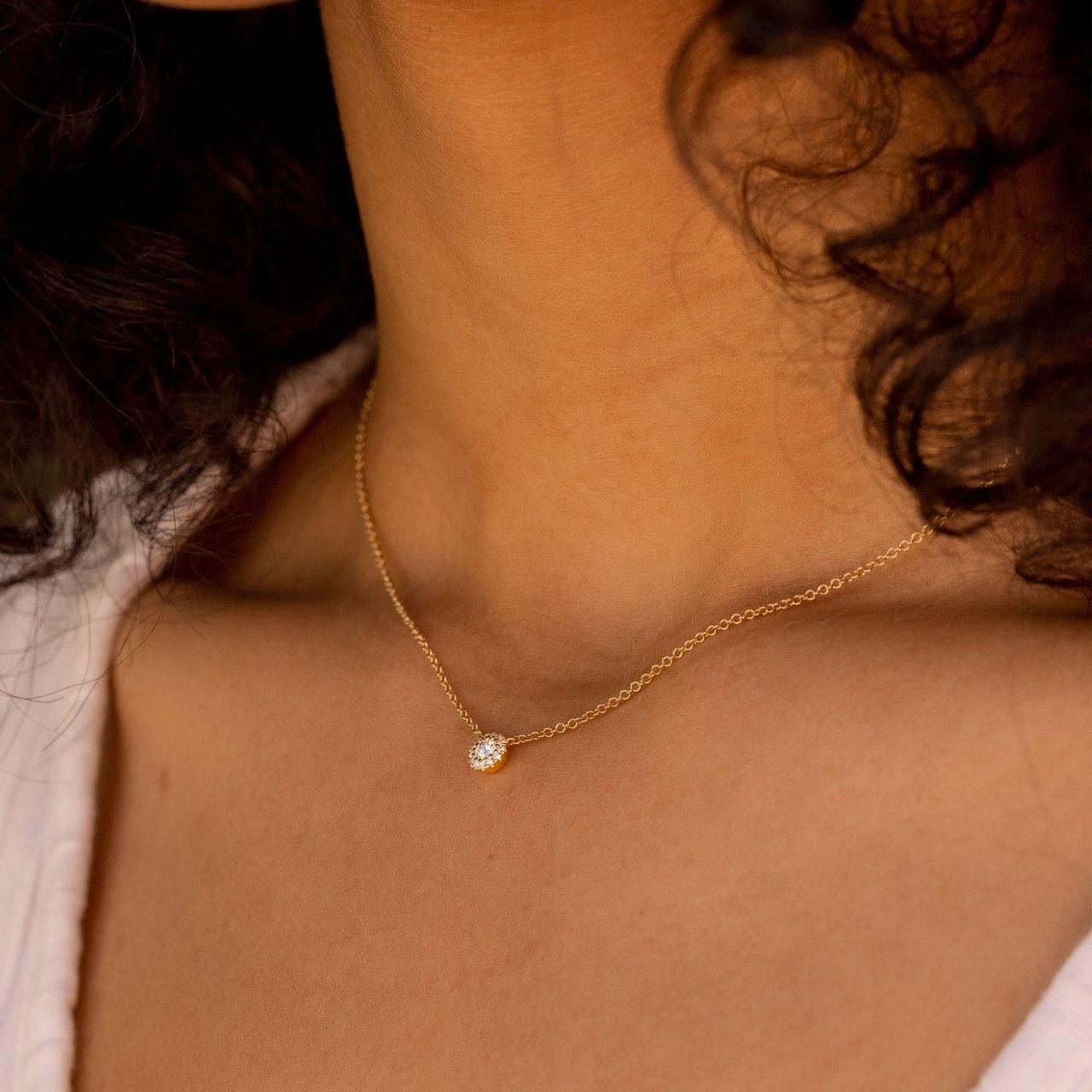 0.14TCW Round Moissanite Halo Necklace - crownmoissanite