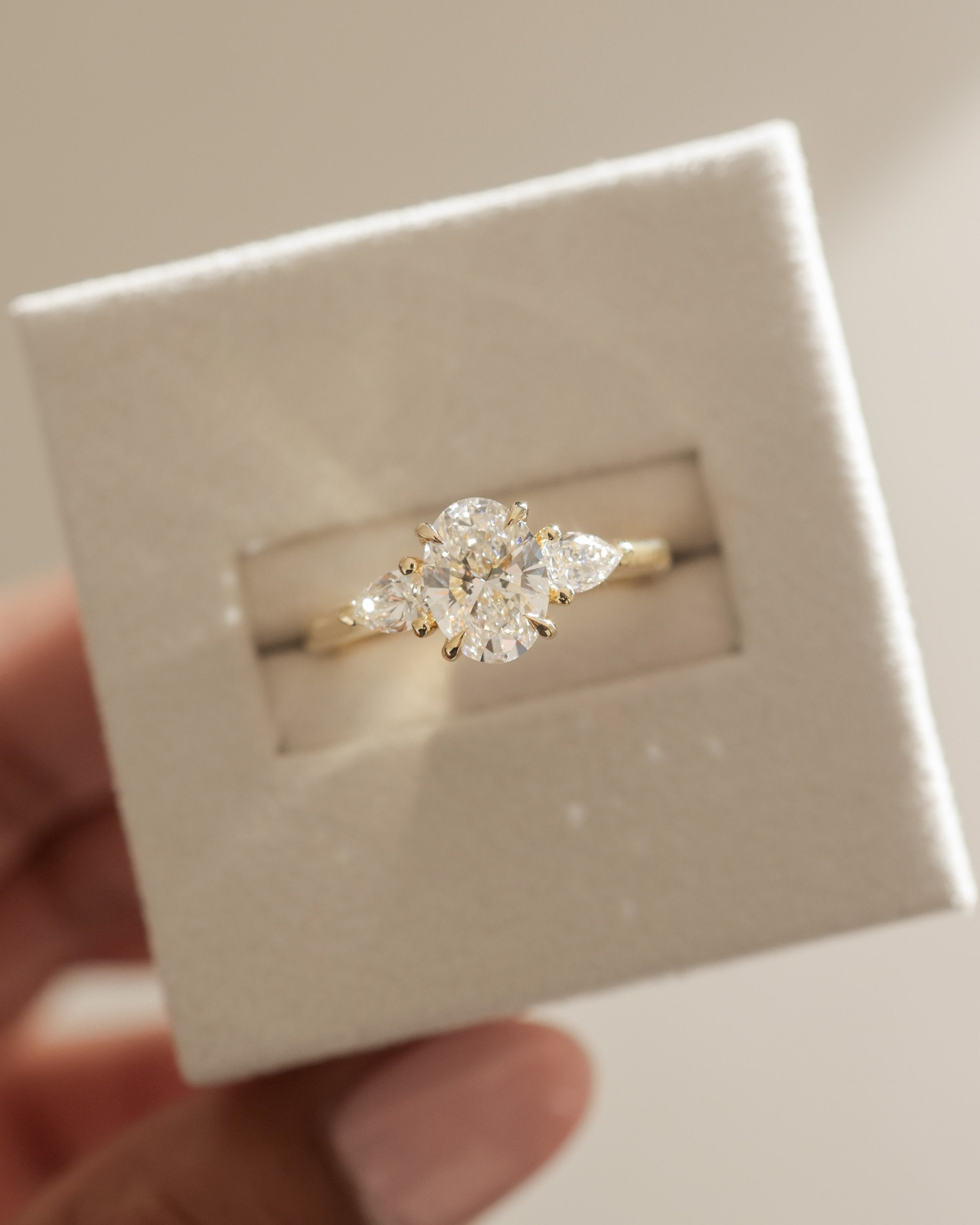 2.0 CT Oval Shape Moissanite Three Stone Engagement Ring