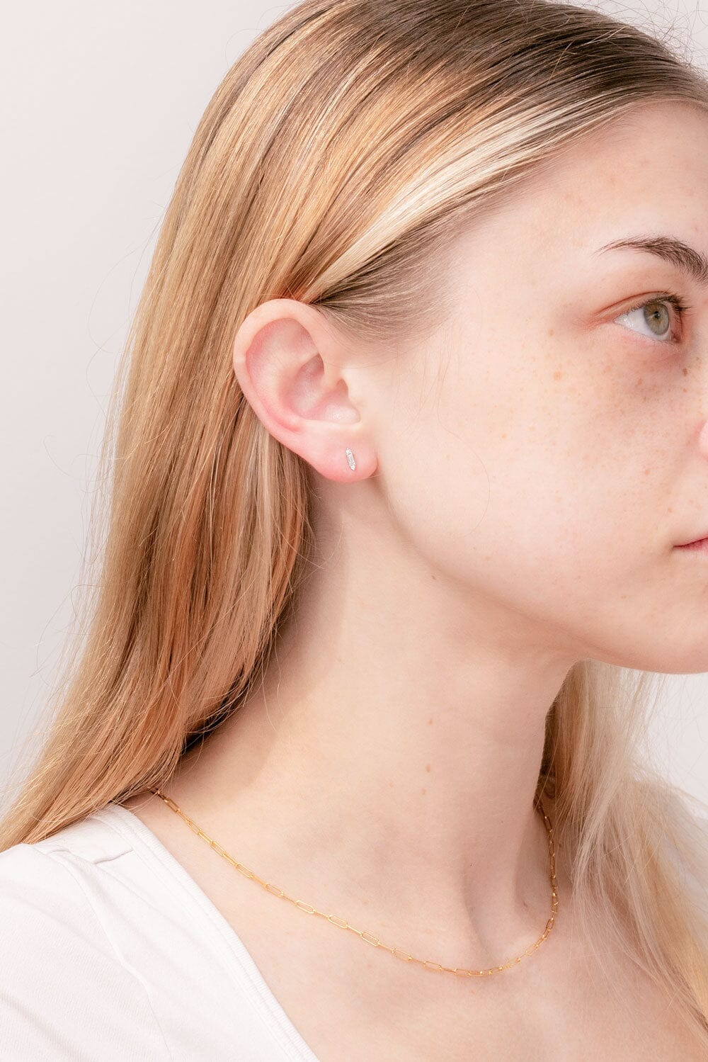 0.30 TCW Baguette & Round Moissanite stud Earrings - crownmoissanite