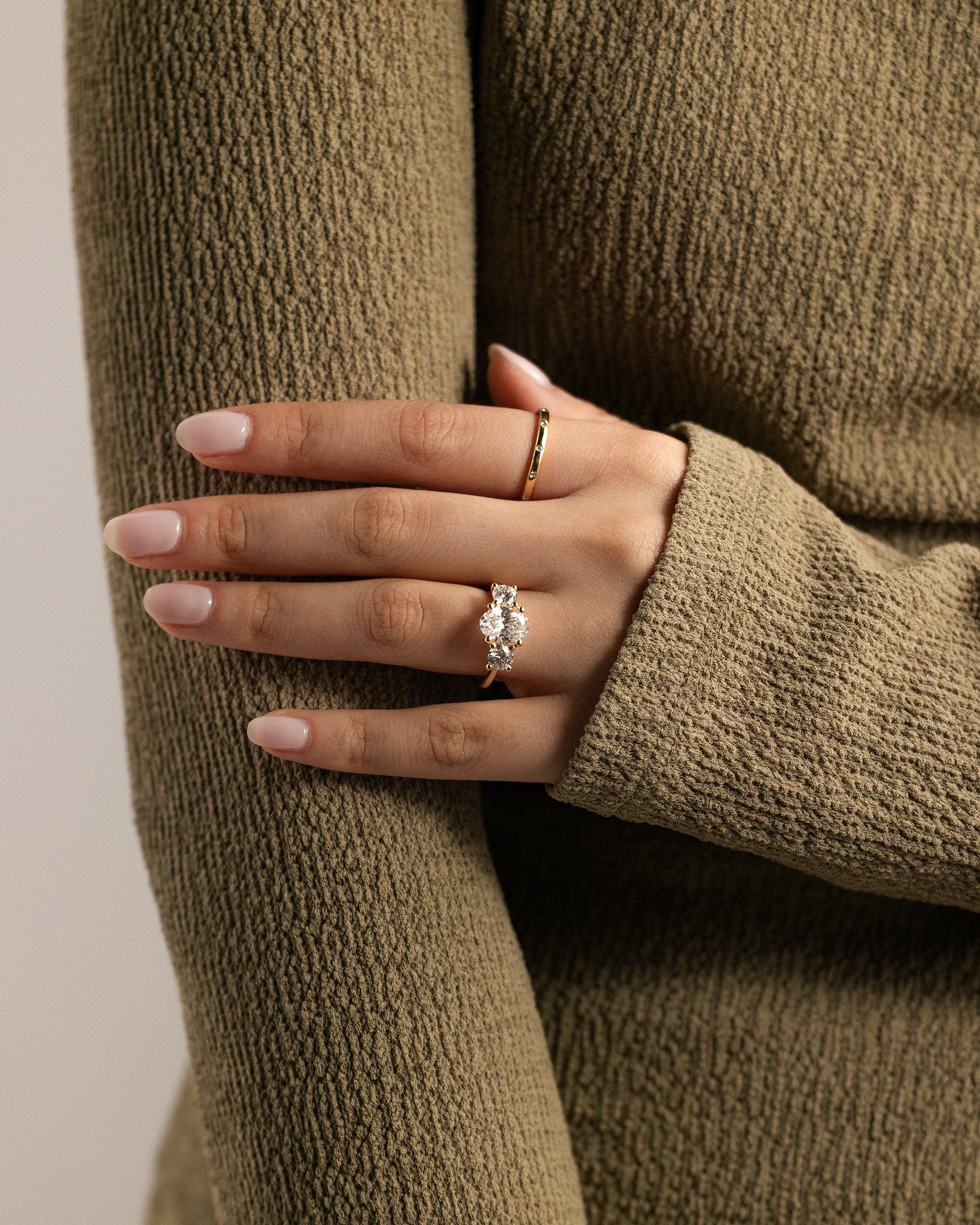 2.0 CT Oval Cut Moissanite Three Stone Setting Engagement Ring