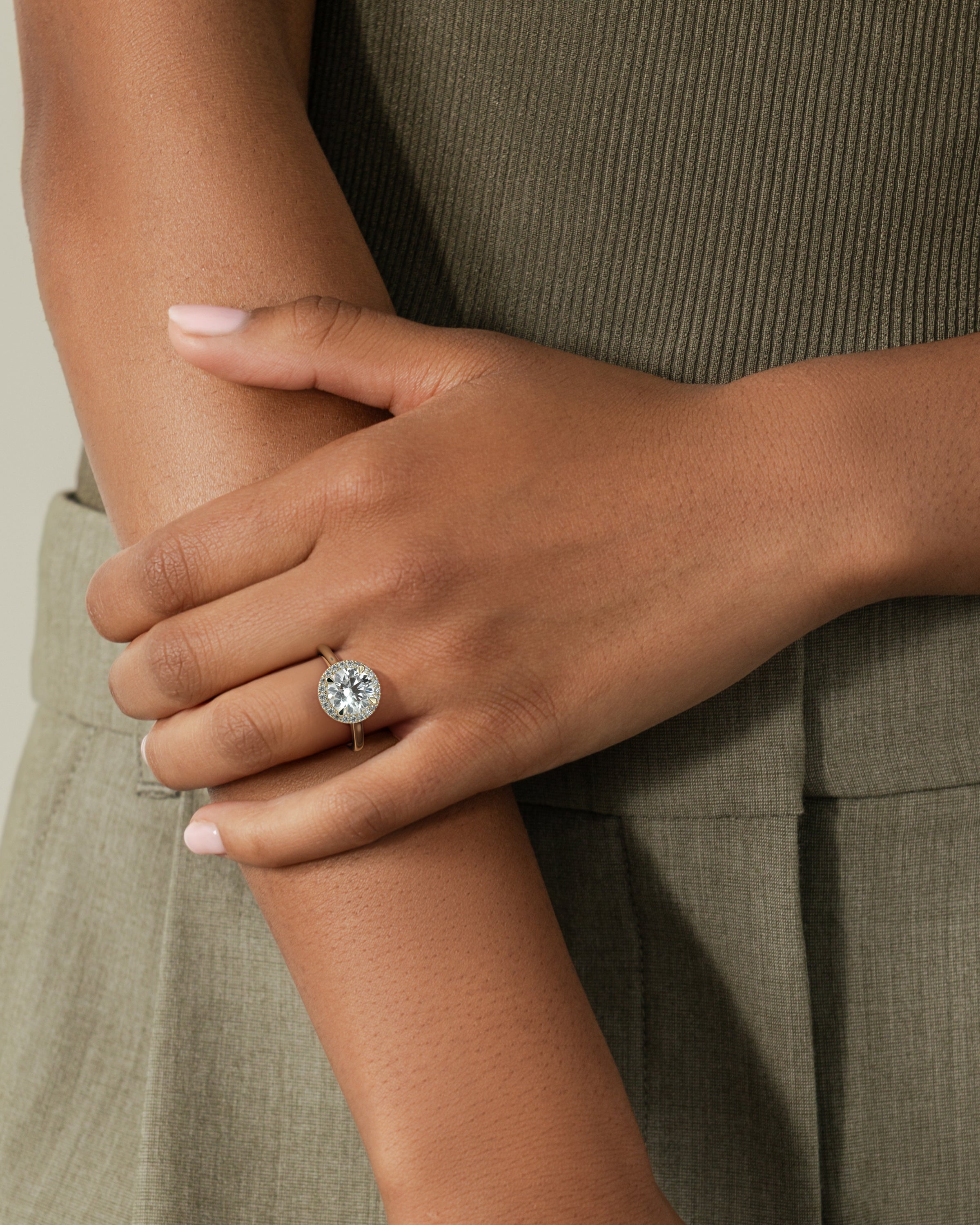 2.0 CT Round Cut Moissanite Halo Engagement Ring