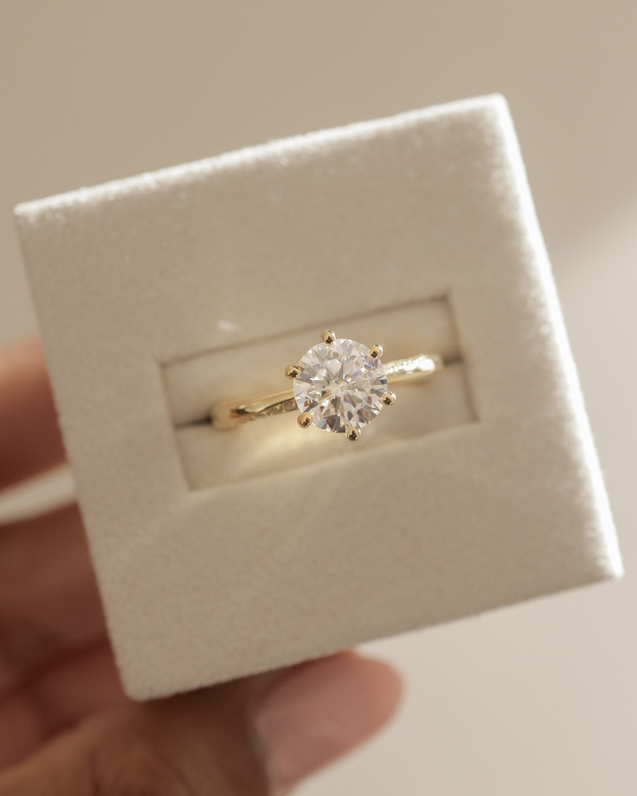 2.0 CT Round Cut Moissanite Unique Engagement Ring