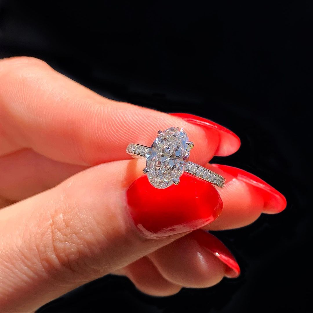 1.91 CT Oval Shaped Moissanite Solitaire Engagement Ring - crownmoissanite