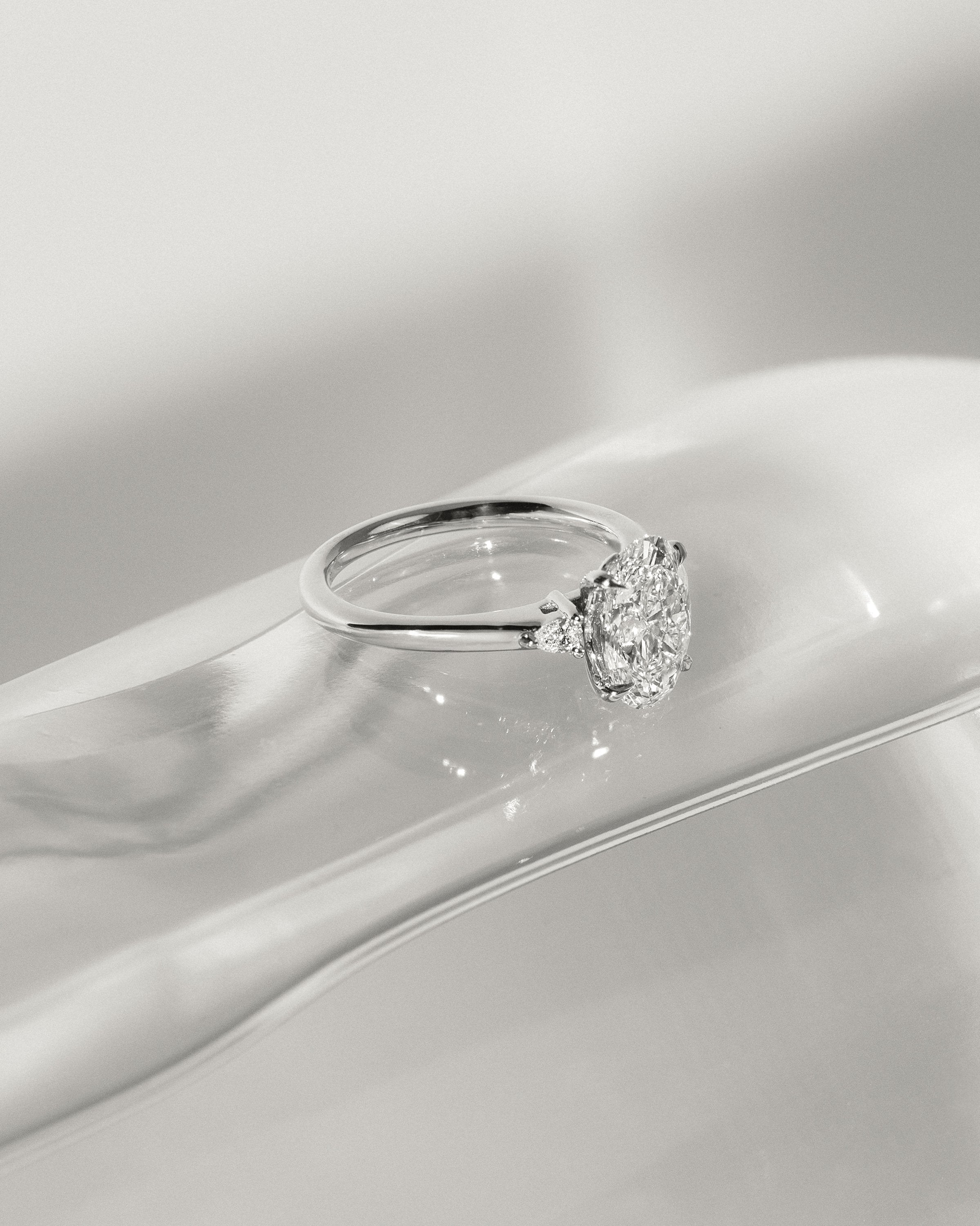 2.0 CT Oval Cut Moissanite Three Stone Engagement Ring