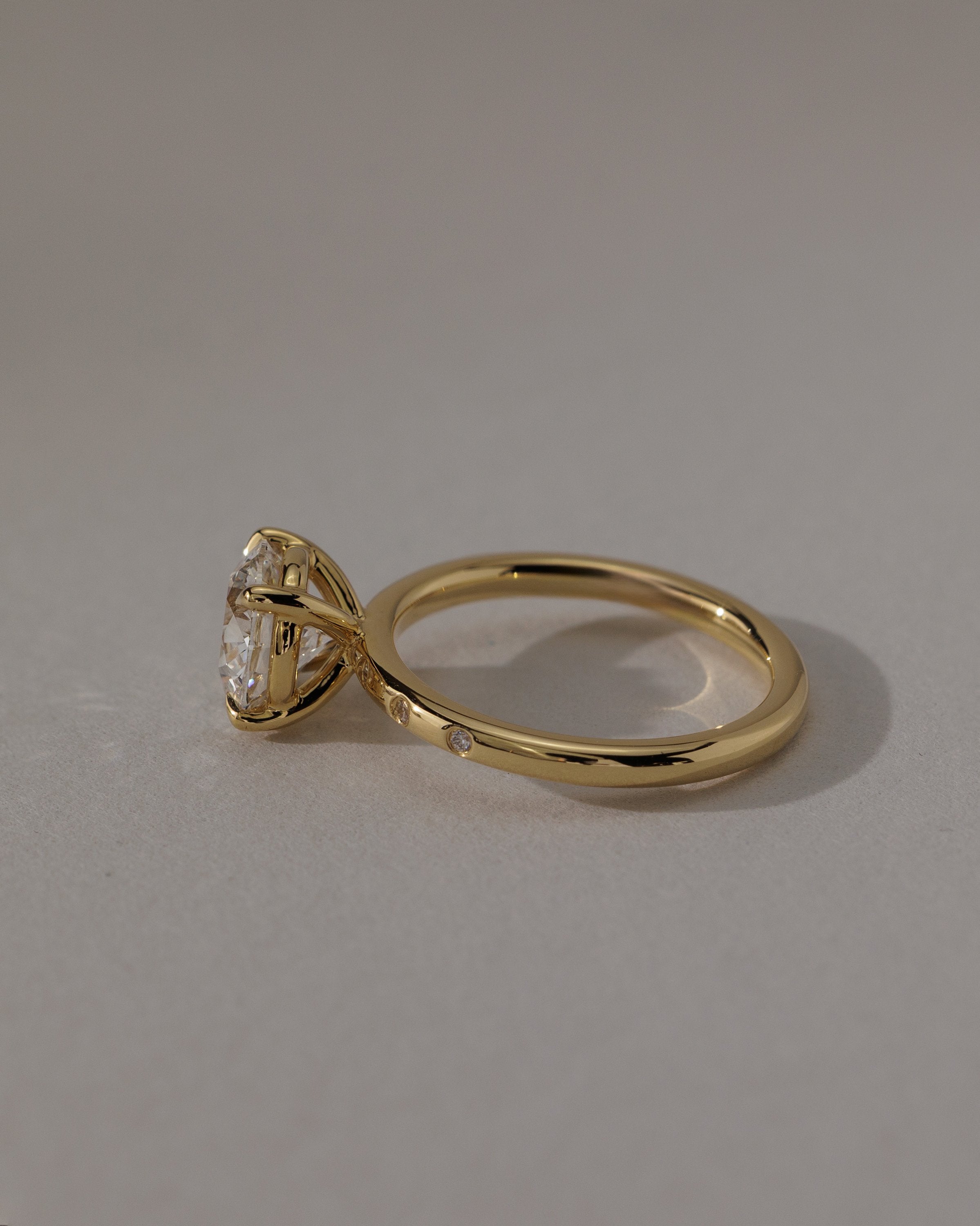 2.0 CT Round Cut Moissanite Flush Setting Engagement Ring