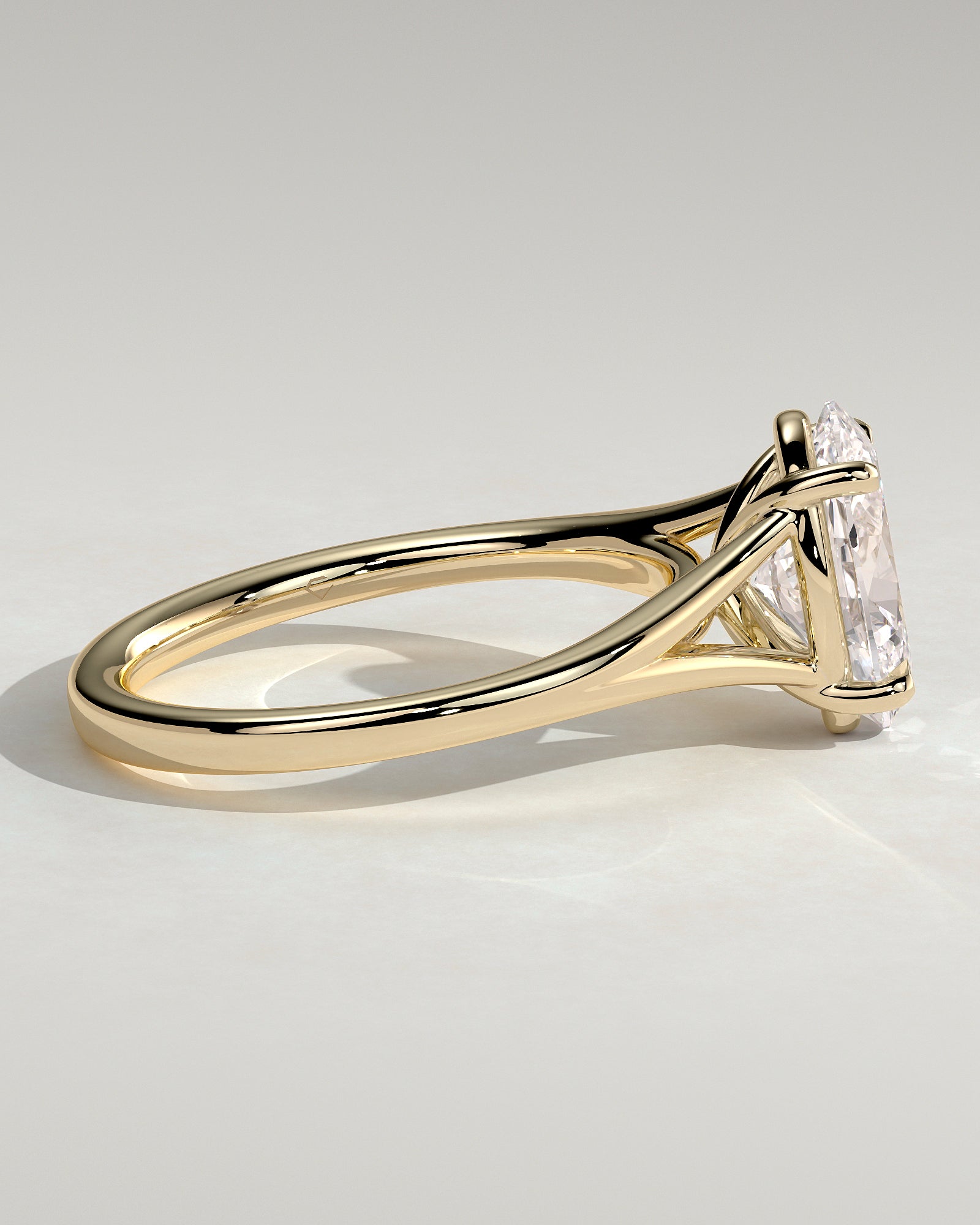 2.0 CT Oval Cut Moissanite Splite Shank Engagement Ring