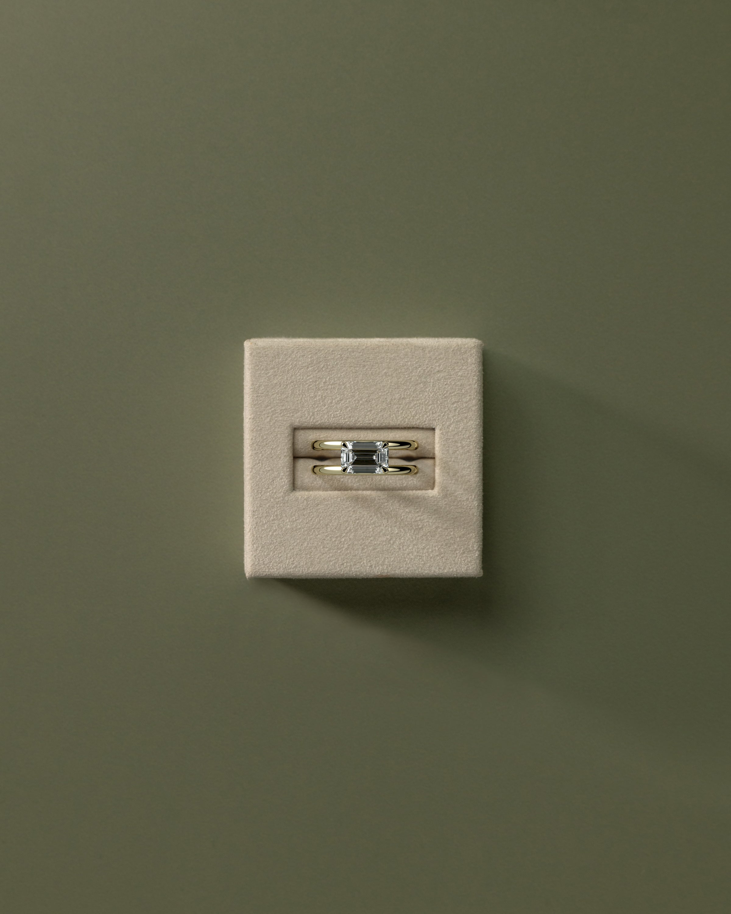 2.0 CT Emerald Cut Moissanite Soliatire Engagement Ring