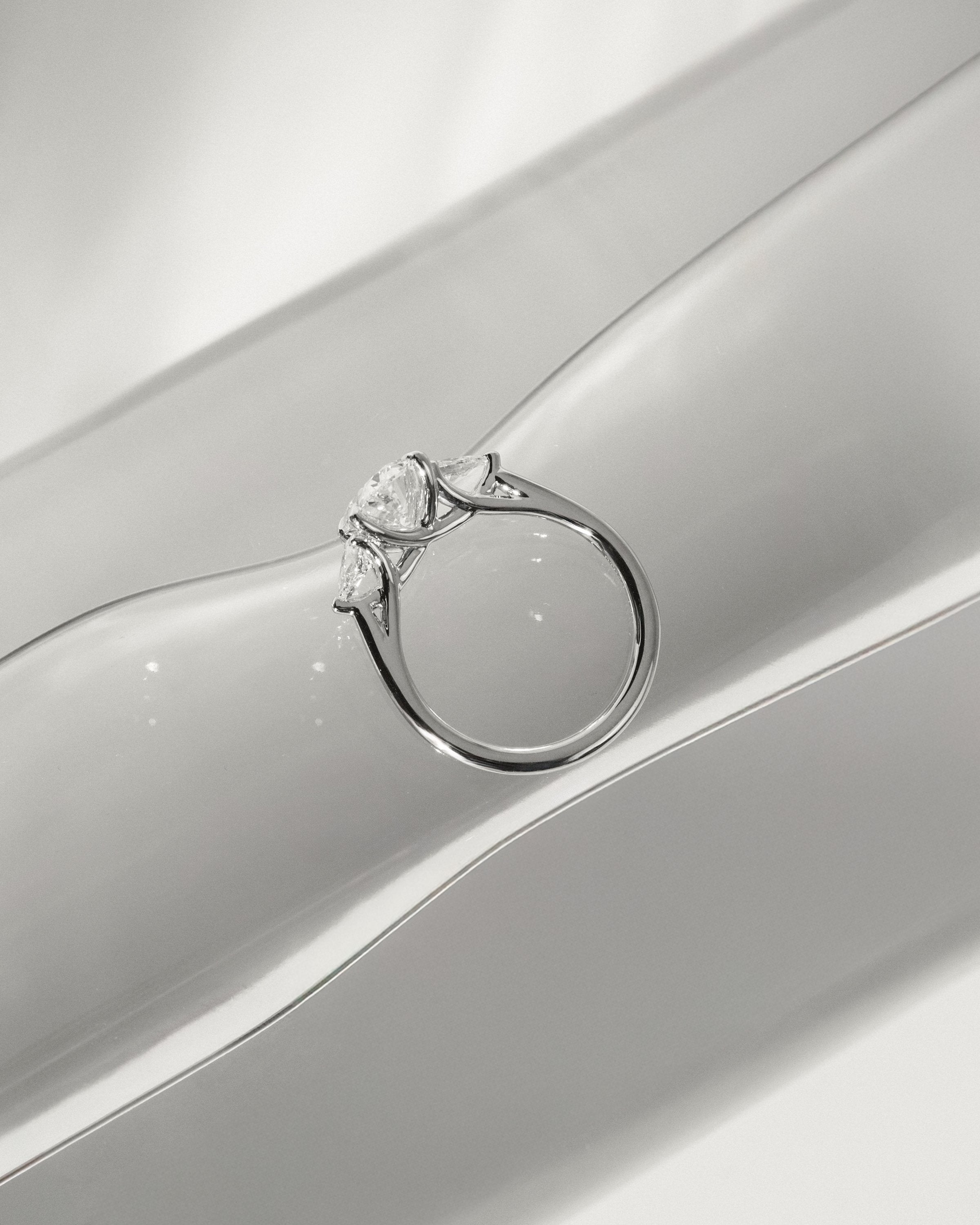 2.0 CT Oval Cut Moissanite Three Stone Engagement Ring