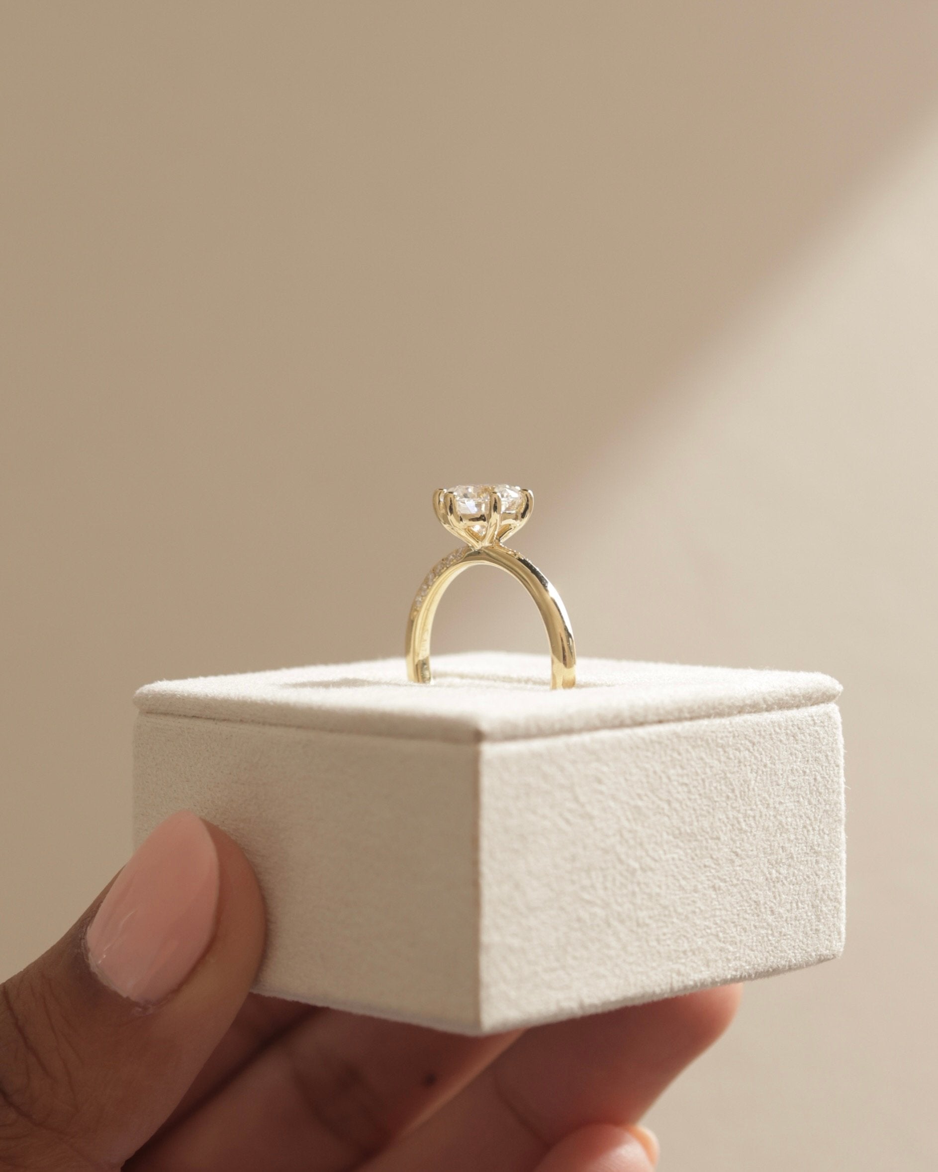 2.0 CT Round Cut Moissanite Unique Engagement Ring