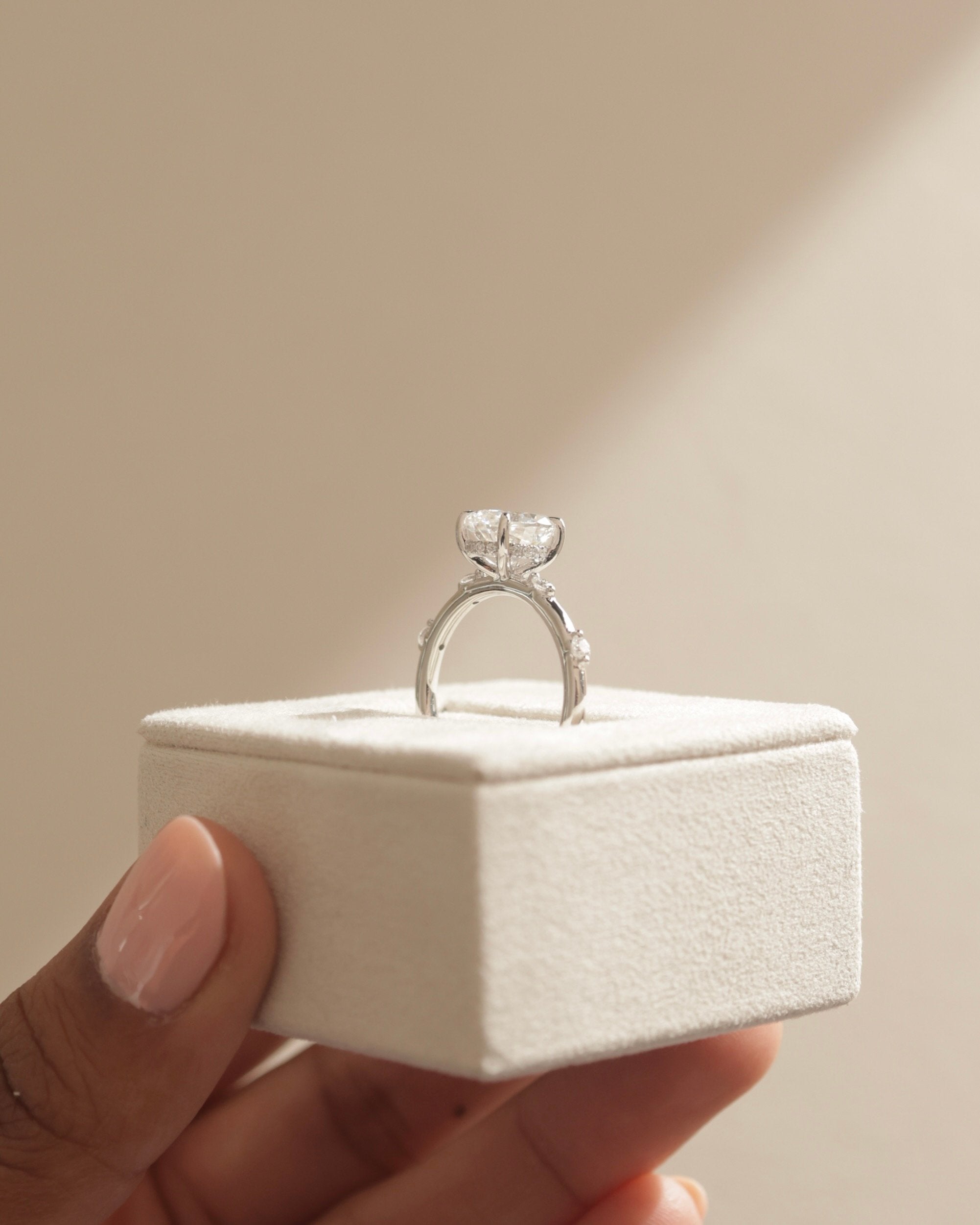 2.0 CT Oval Cut Moissanite Dainty Engagement Ring