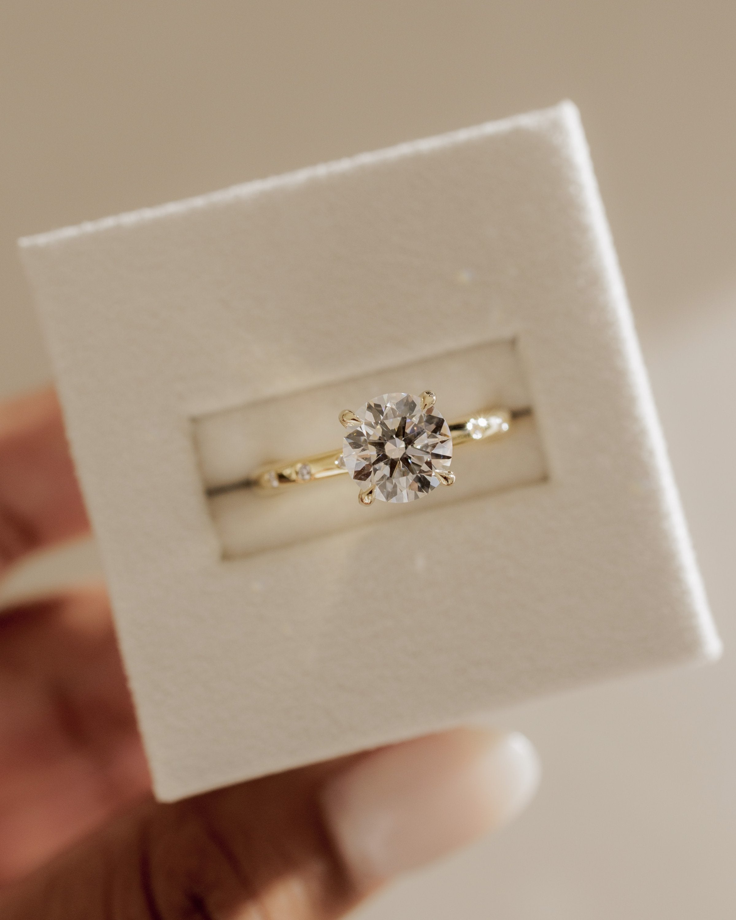 2.0 CT Round Cut Moissanite Flush Setting Engagement Ring