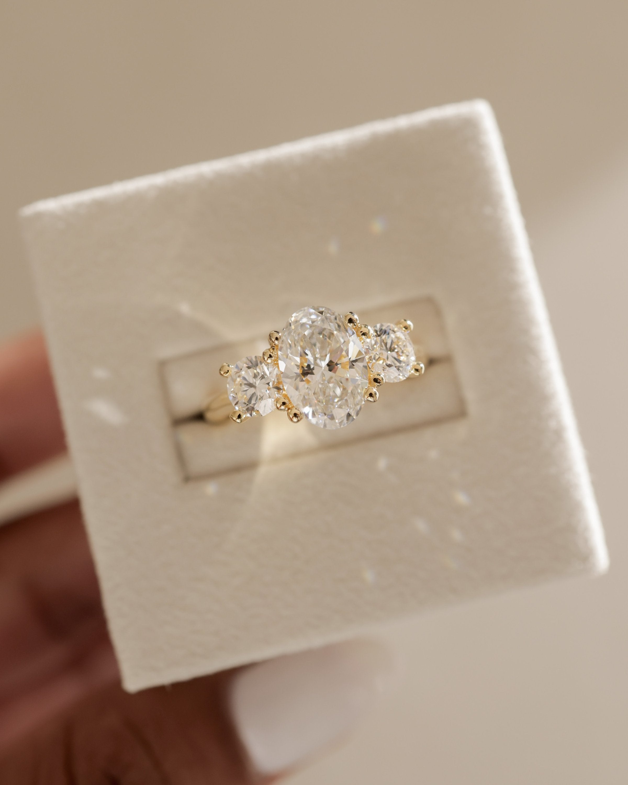 2.0 CT Oval Cut Moissanite Three Stone Setting Engagement Ring