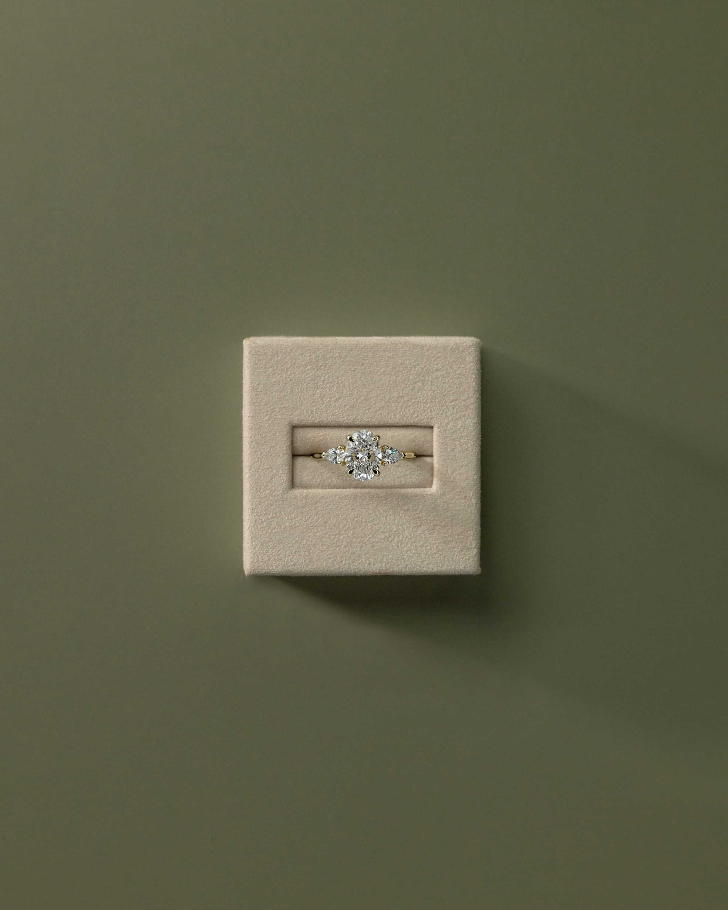 2.0 CT Oval Shape Moissanite Three Stone Engagement Ring