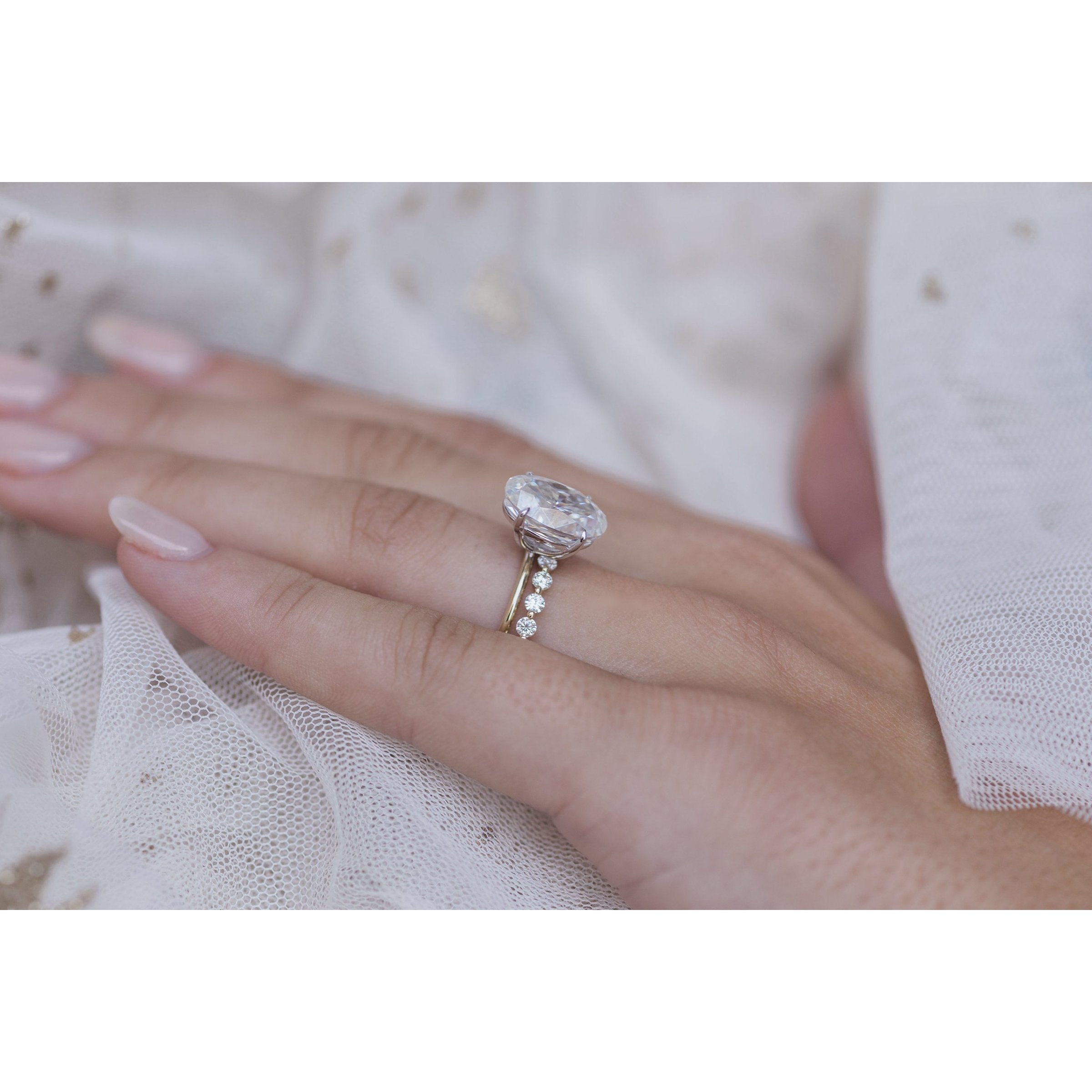 4.0 CT Oval Solitaire Moissanite Engagement Ring - crownmoissanite