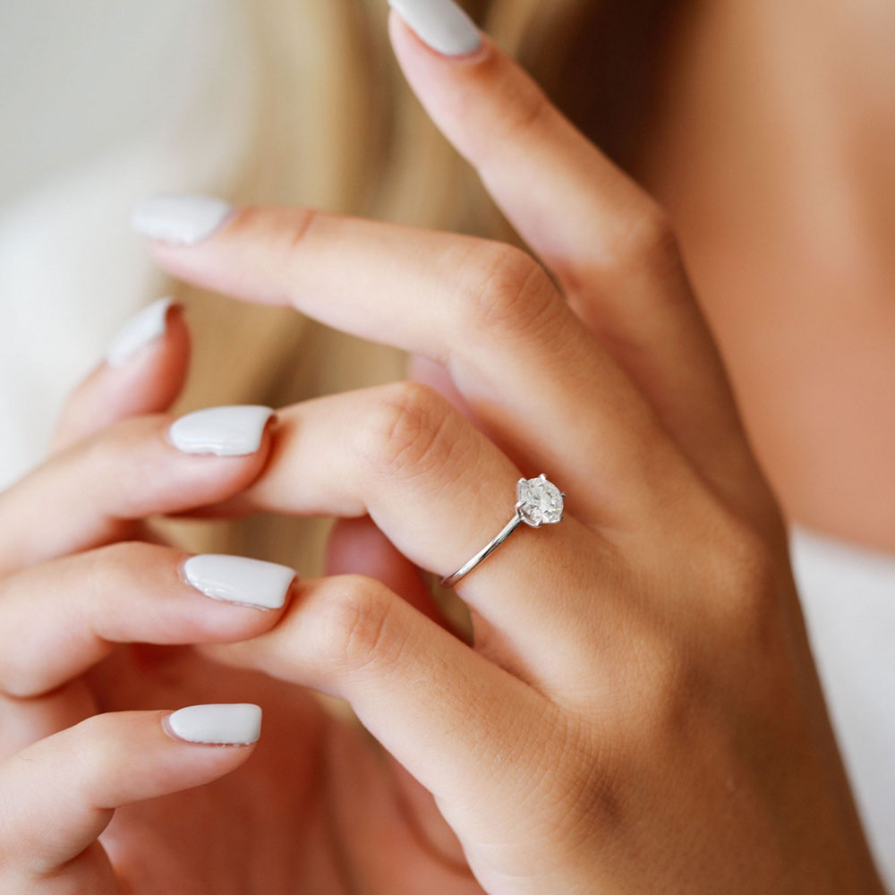 1.0 CT Round Cut Solitaire Moissanite Engagement Ring - crownmoissanite