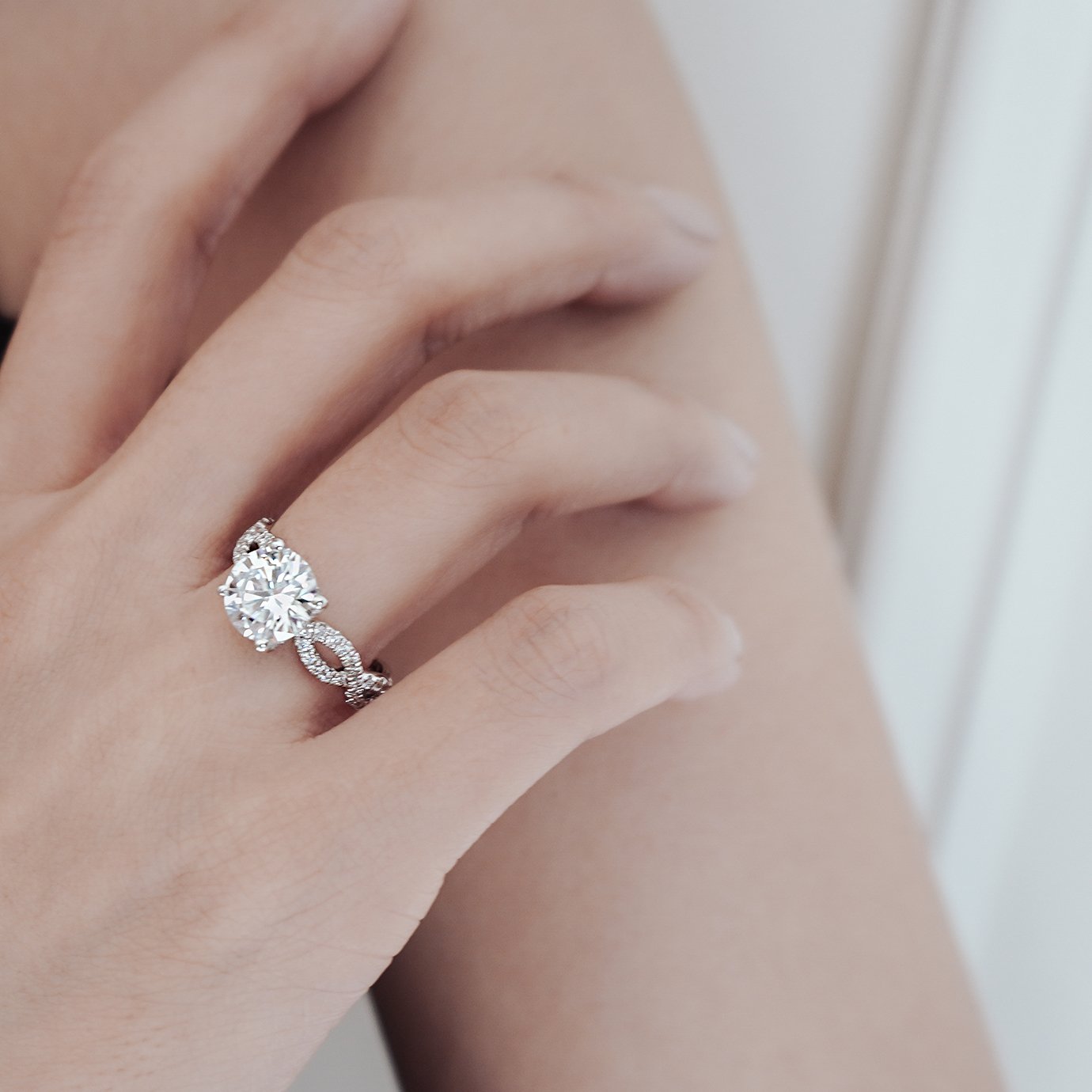 2.0 CT Round Shaped Moissanite Solitaire Twisted Engagement Ring - crownmoissanite