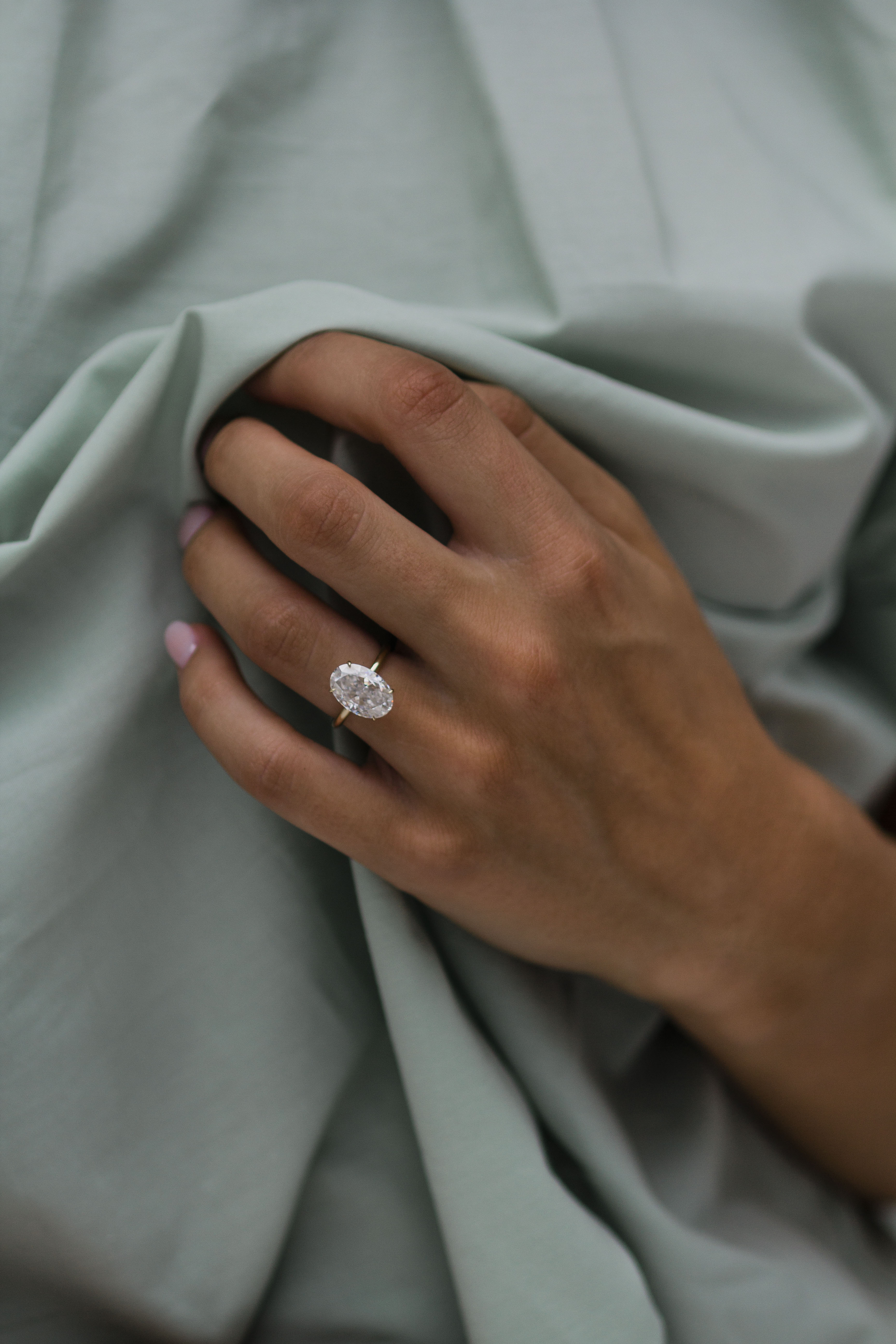 1.0 - 4.0 CT Oval Solitaire Moissanite Engagement Ring - crownmoissanite