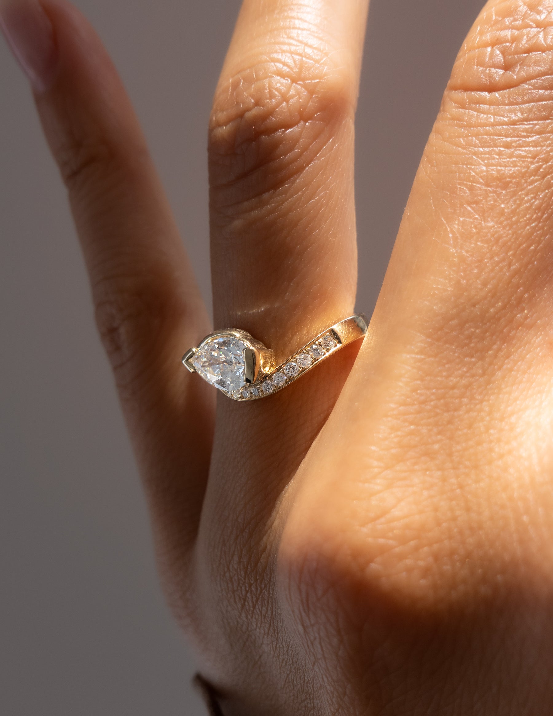 1.0 - 2.0 CT Pear Cut Moissanite Pavé Unique Setting Engagement Ring