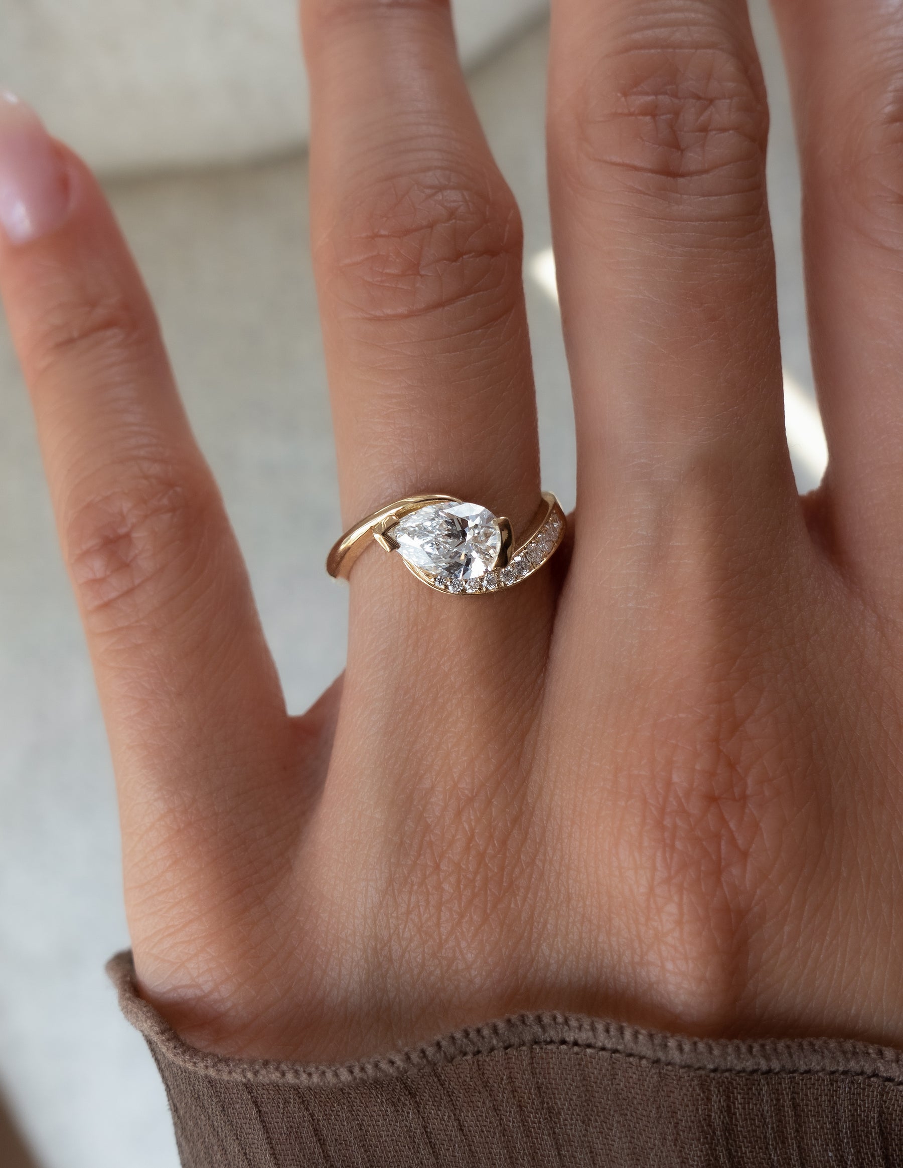 1.0 - 2.0 CT Pear Cut Moissanite Pavé Unique Setting Engagement Ring
