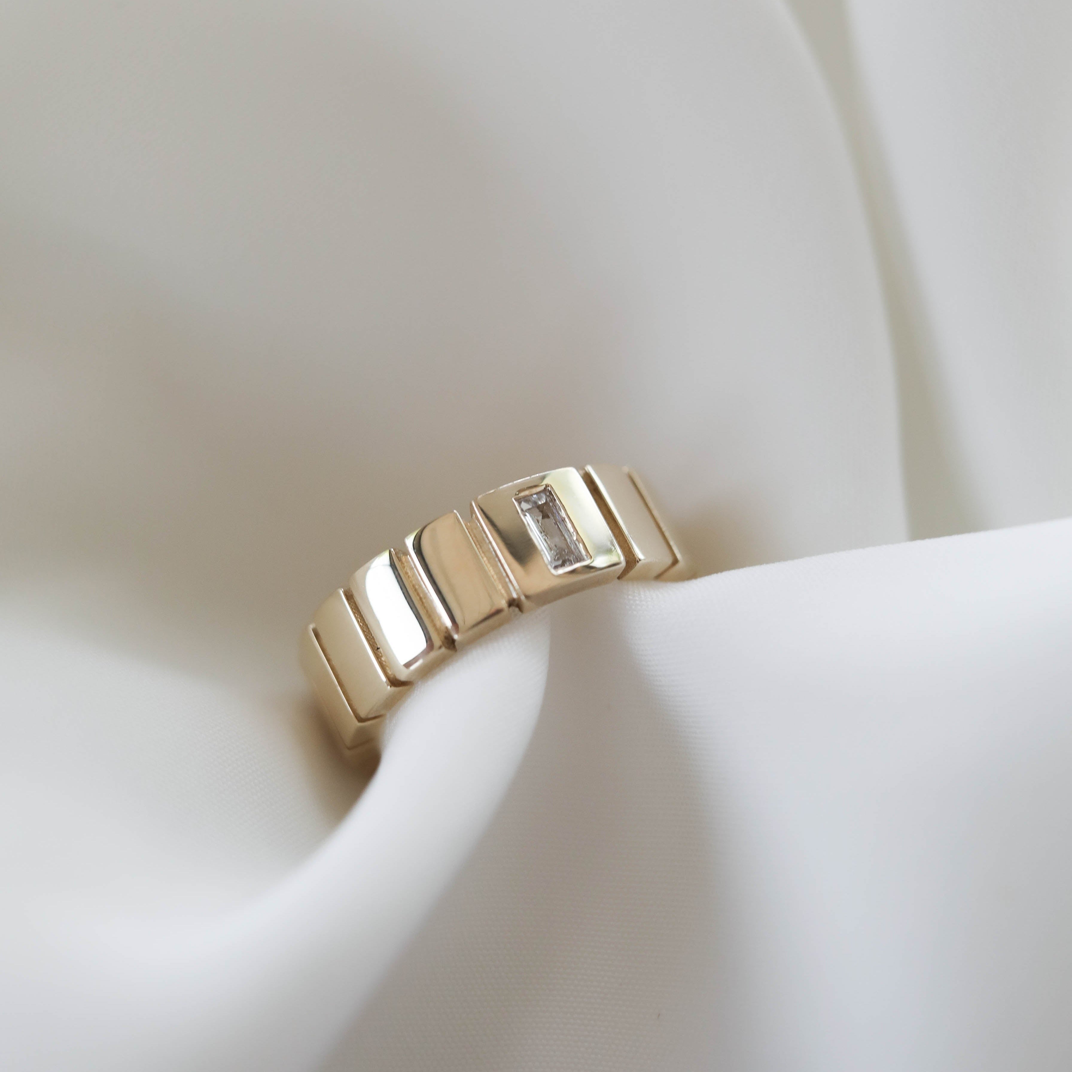 Polished Finish Stone Setting Men's Classic Wedding Band - crownmoissanite