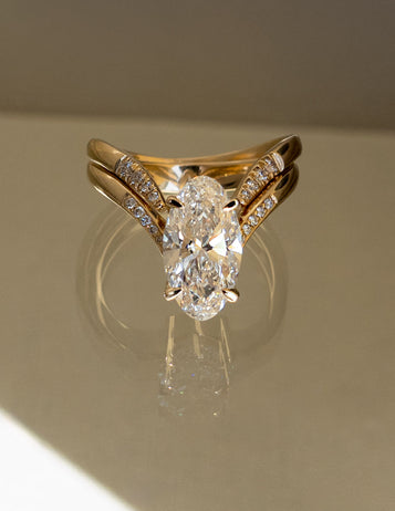 1.0 - 3.0 CT Moval Shaped Moissanite Solitaire Style Bridal Set