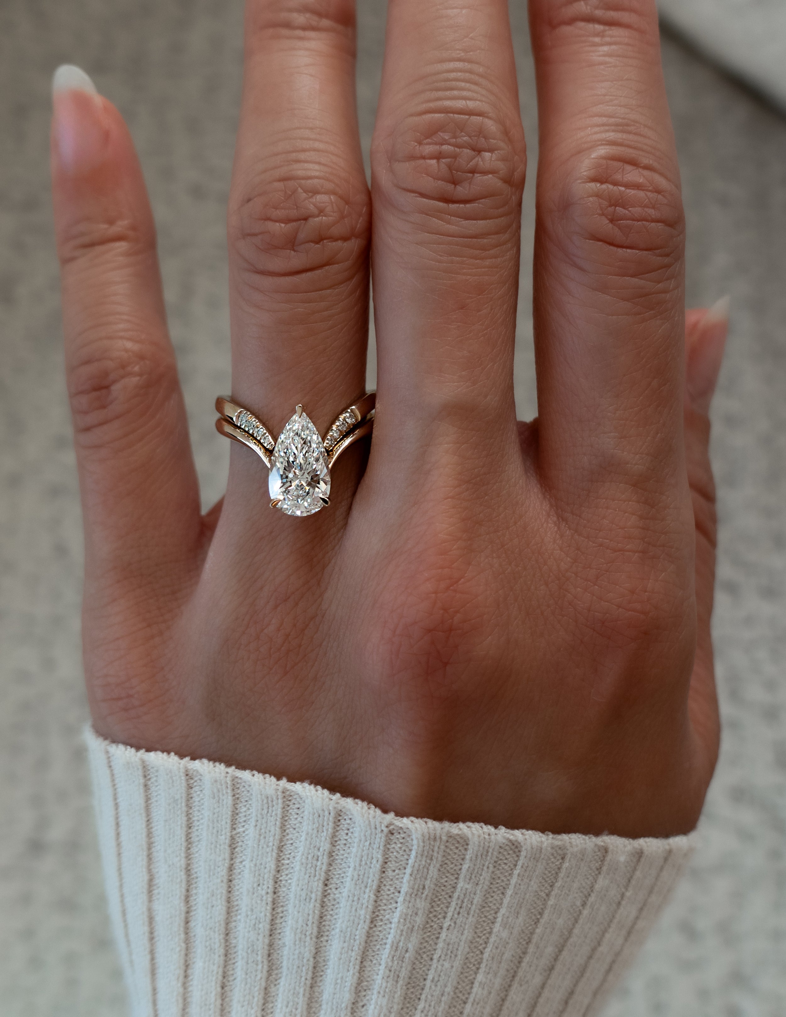 1.0 - 2.5 CT Pear Shaped Moissanite Solitaire Style Bridal Set