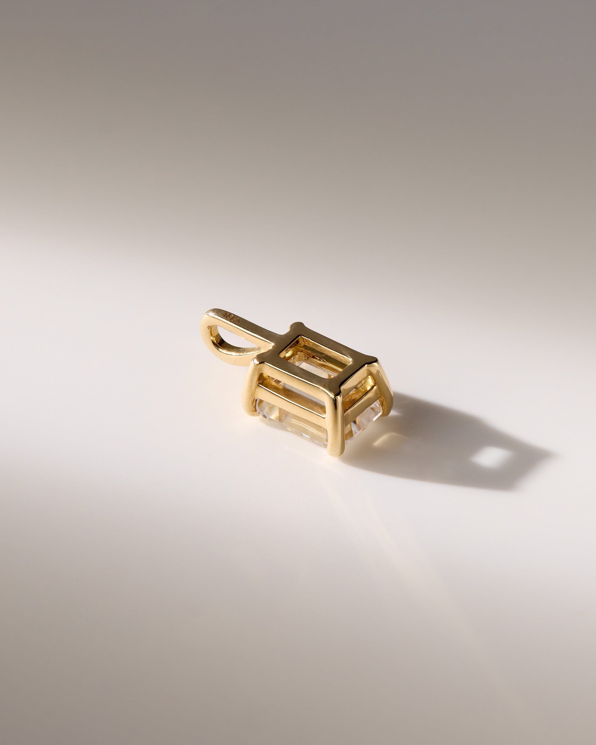 2.0 CT emerald cut moissanite pendant necklace – sophisticated solitaire design in polished gold, ideal for elegant bridal looks, gifting, or timeless everyday wear.