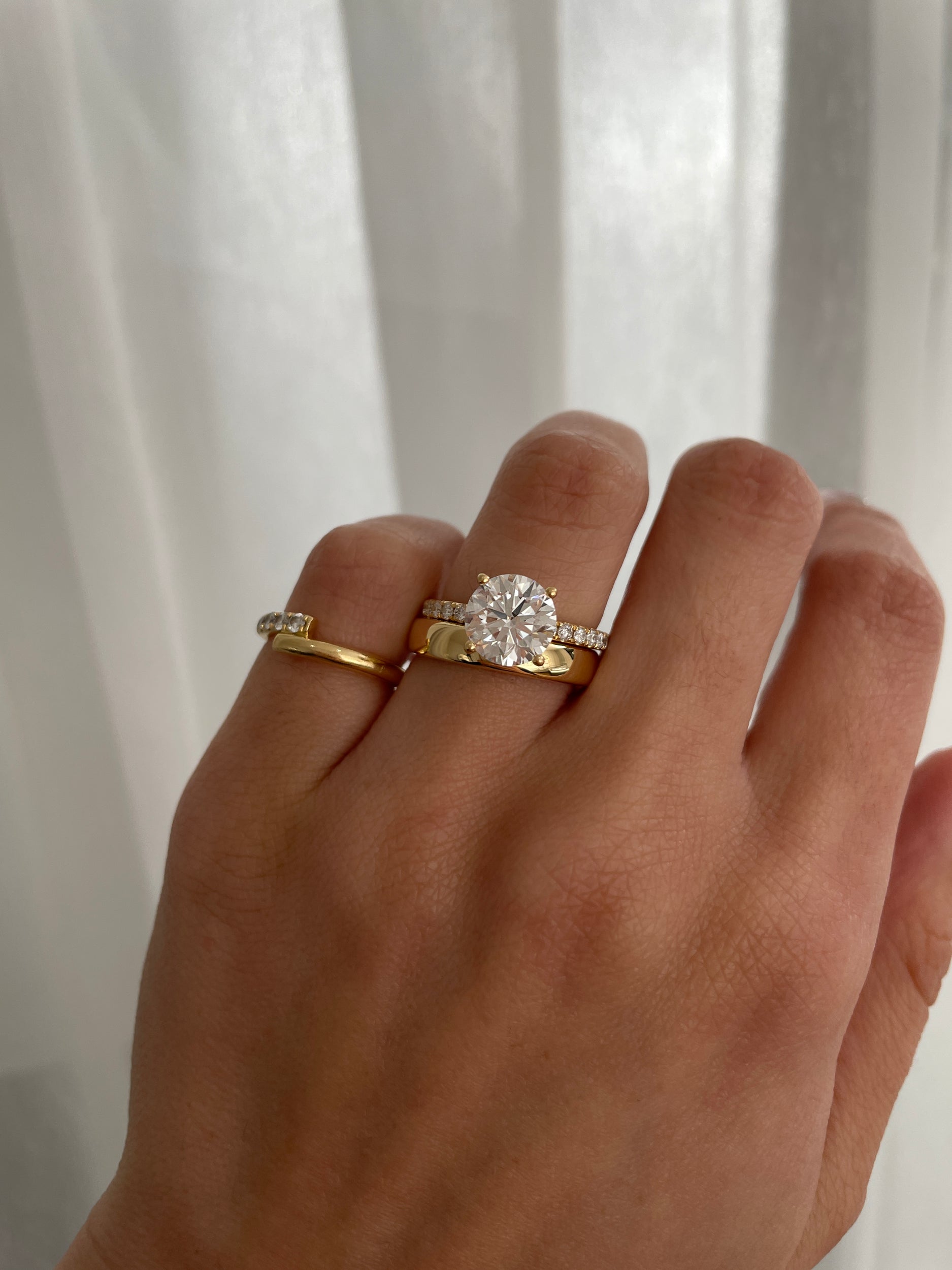 Timeless plain wedding band with a smooth polished finish – classic unisex gold ring, perfect for traditional weddings or everyday elegance.