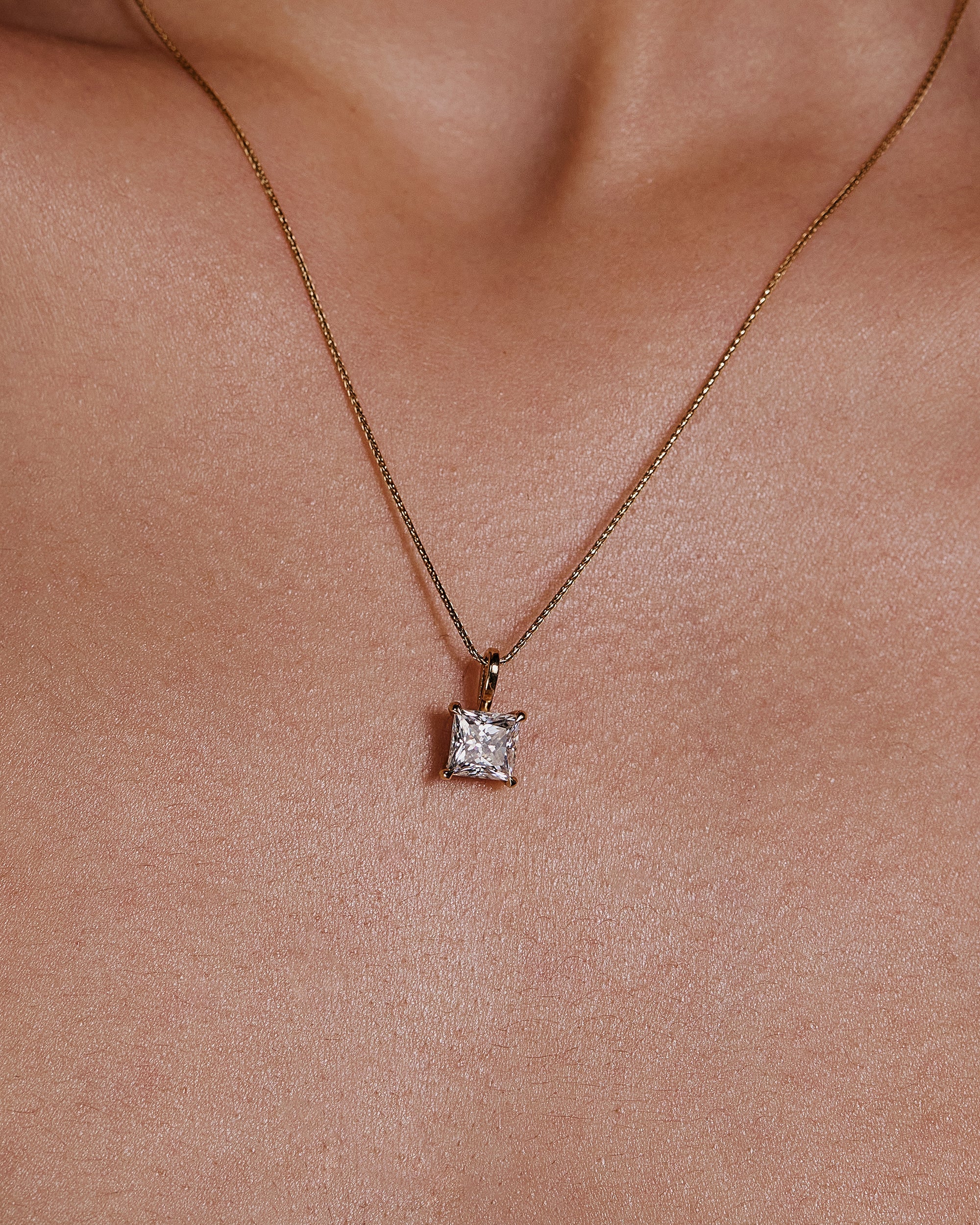 2.0 CT princess cut moissanite pendant necklace – modern and radiant solitaire design in polished gold, perfect for bridal elegance, gifting, or everyday luxury.