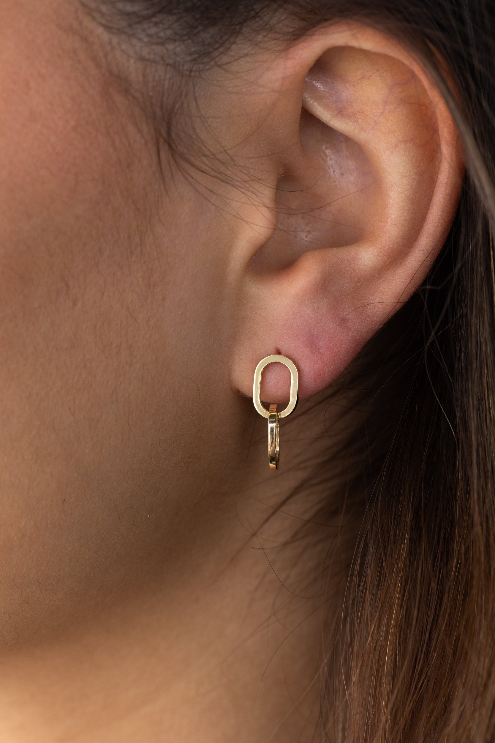 Plain interlocking elongated oval earrings with a polished gold finish – modern and minimalist statement design, perfect for everyday wear or elevated styling.