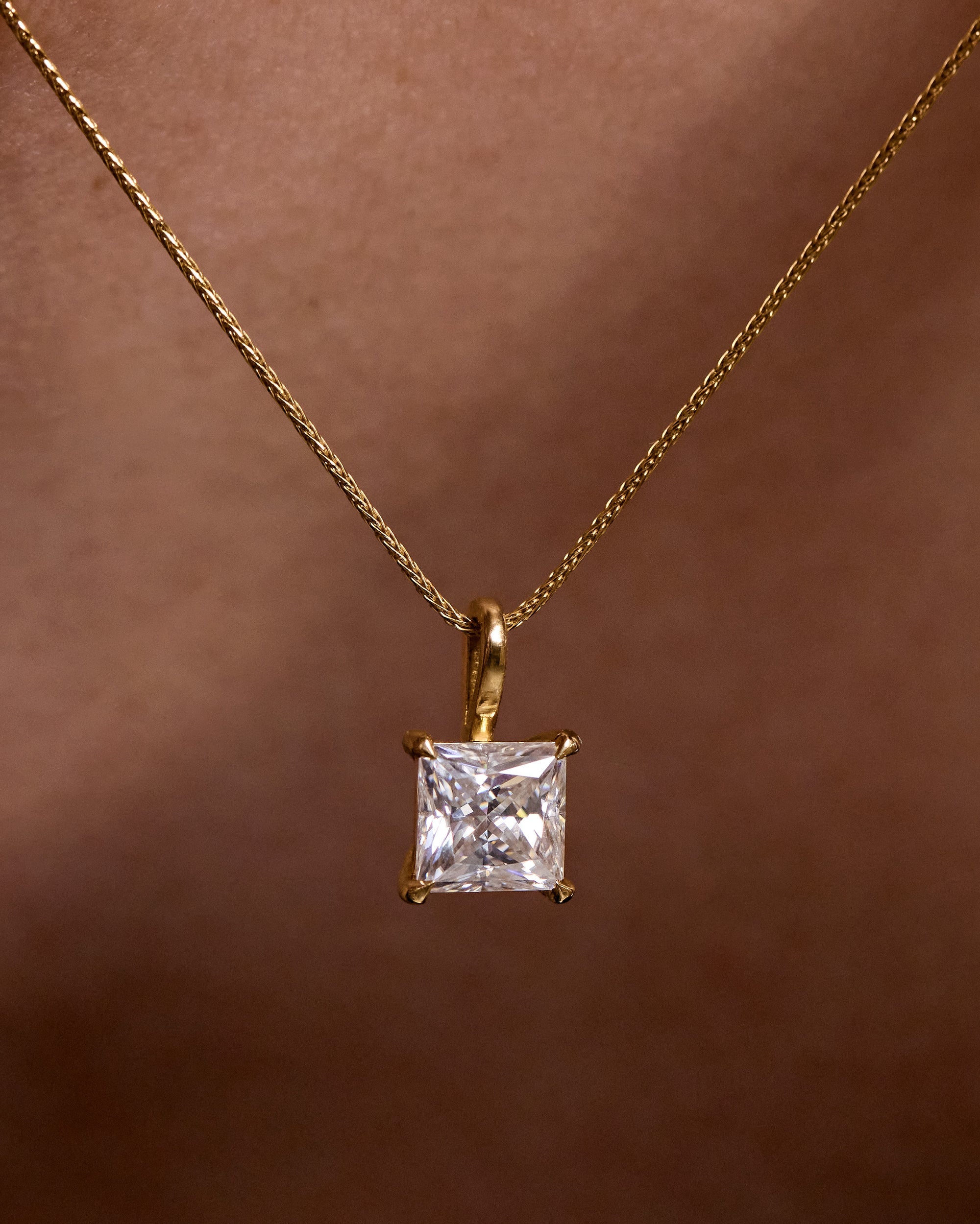 2.0 CT princess cut moissanite pendant necklace – modern and radiant solitaire design in polished gold, perfect for bridal elegance, gifting, or everyday luxury.