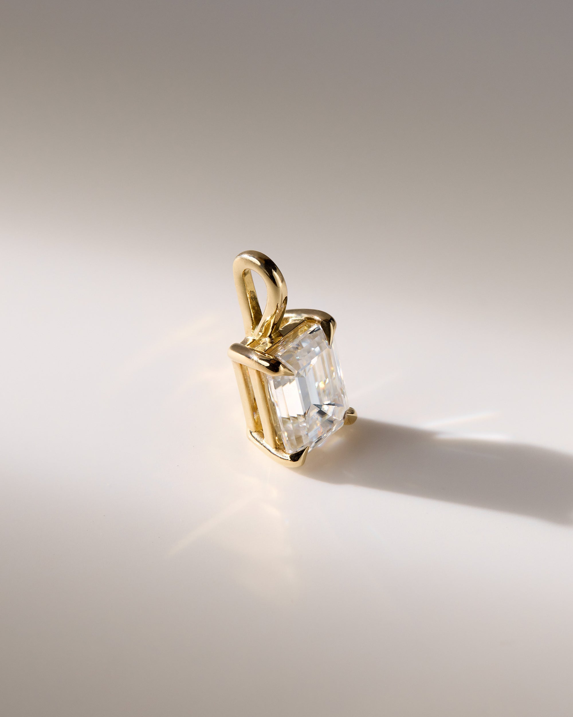 2.0 CT emerald cut moissanite pendant necklace – sophisticated solitaire design in polished gold, ideal for elegant bridal looks, gifting, or timeless everyday wear.