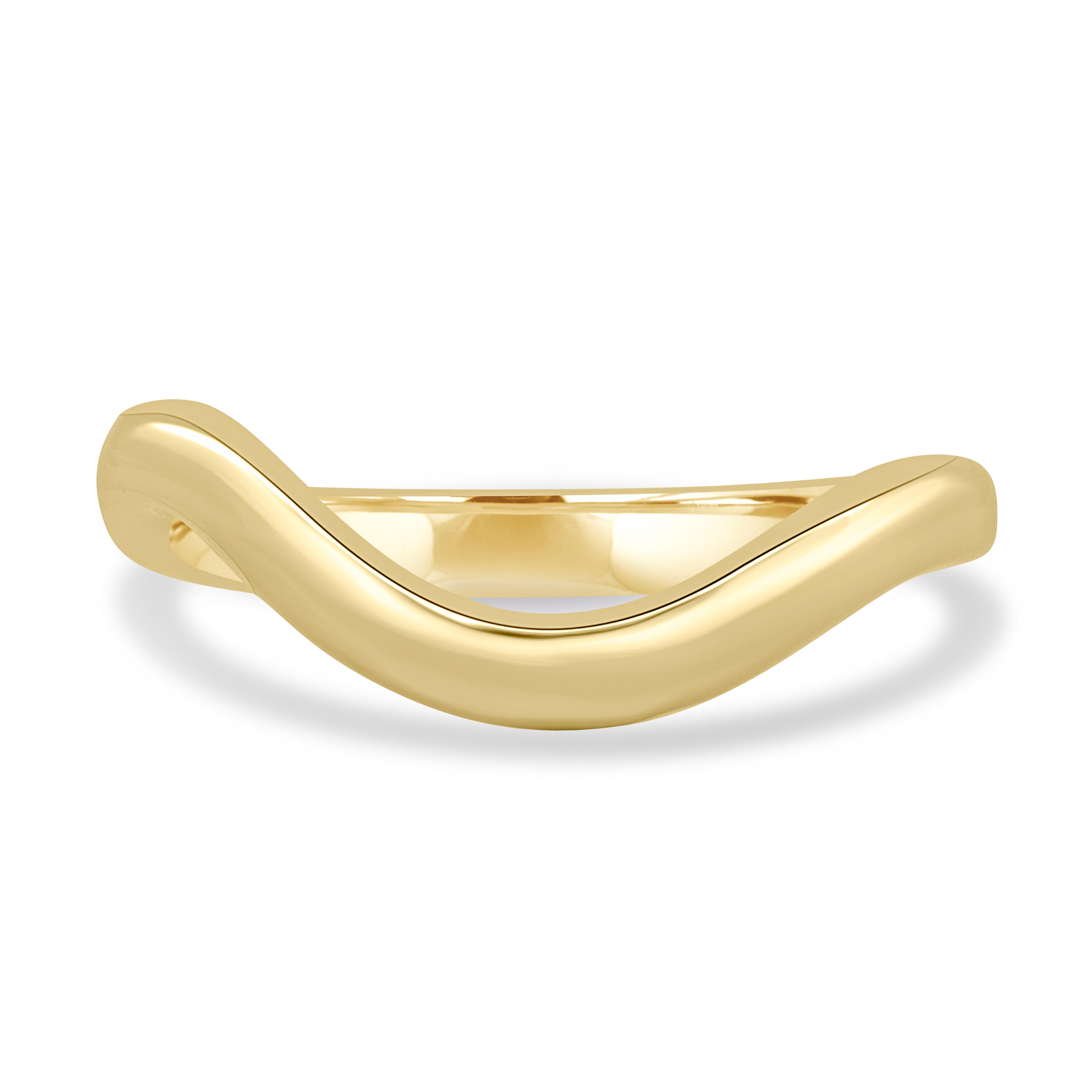 Plain wedding band in polished gold with a classic rounded edge – timeless and minimalist design for everyday wear or weddings.
