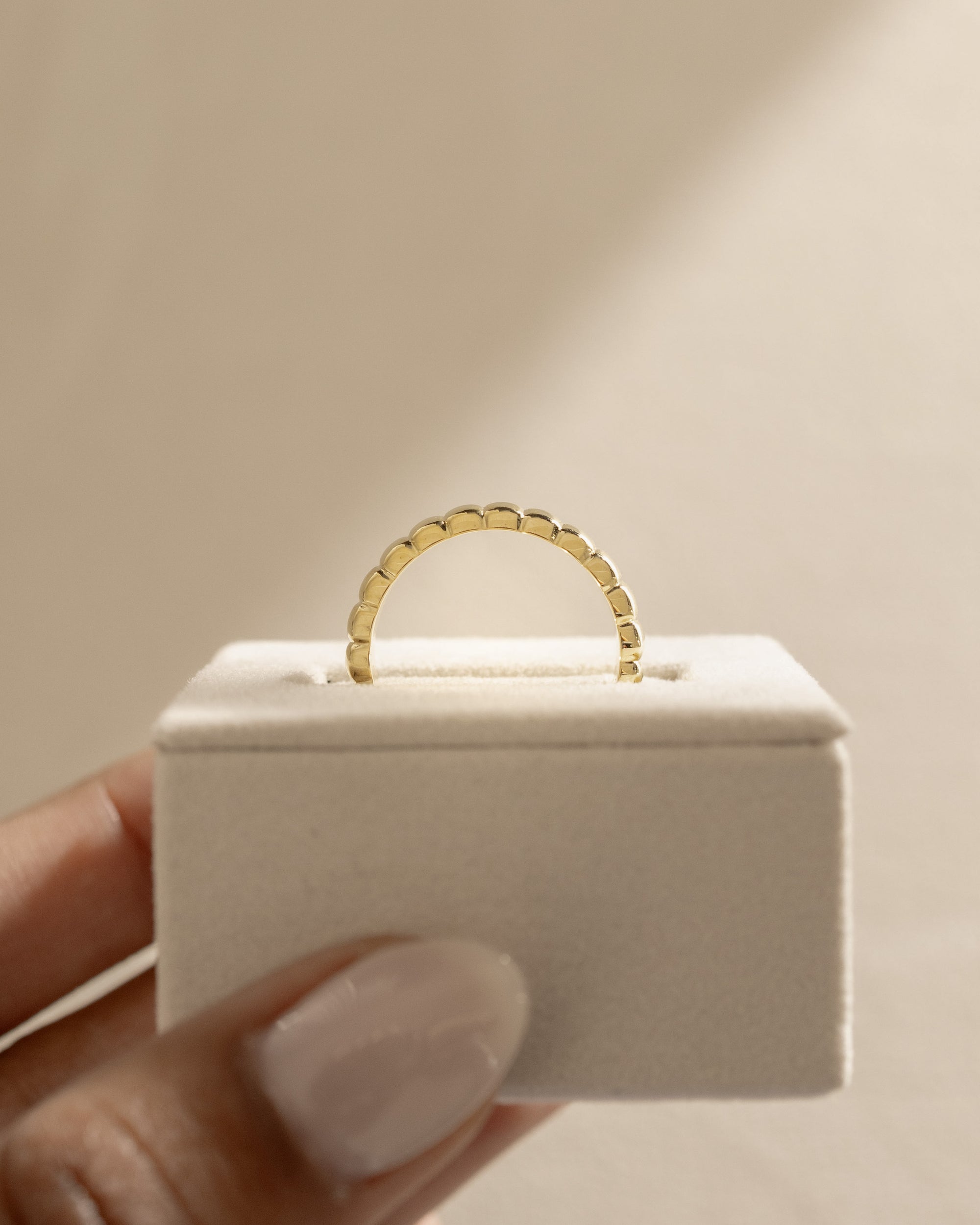 Plain yet uniquely designed wedding band with modern detailing – minimalist gold ring perfect for couples seeking timeless elegance with a contemporary twist.