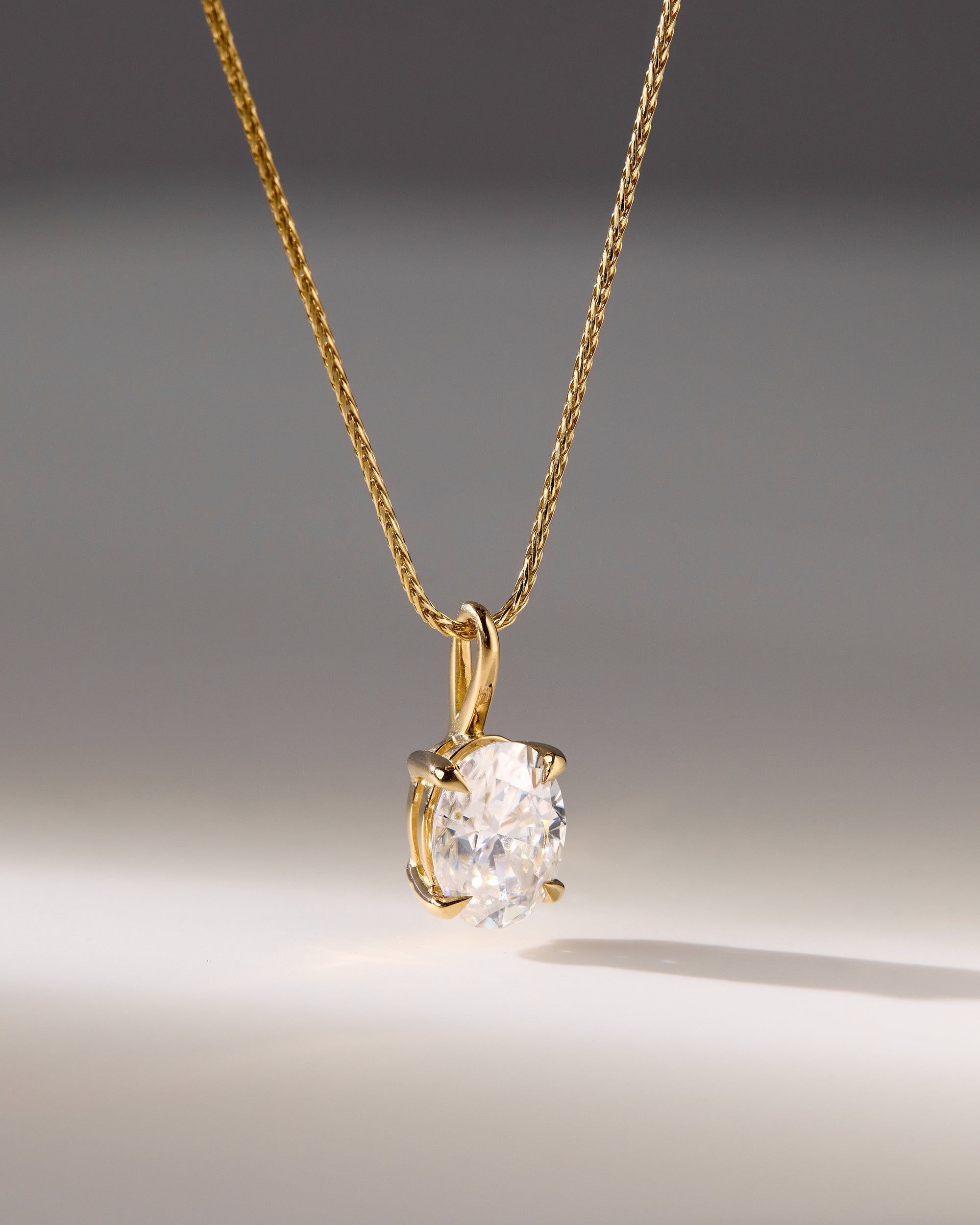 2.0 CT oval cut moissanite pendant necklace – elegant solitaire design in polished gold, perfect for bridal jewelry, gifting, or everyday sophistication.