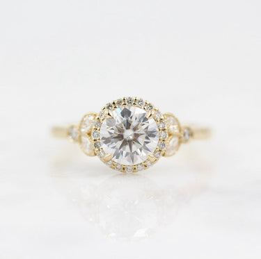 1.0 CT Round Shaped Moissanite Halo Engagement Ring - crownmoissanite