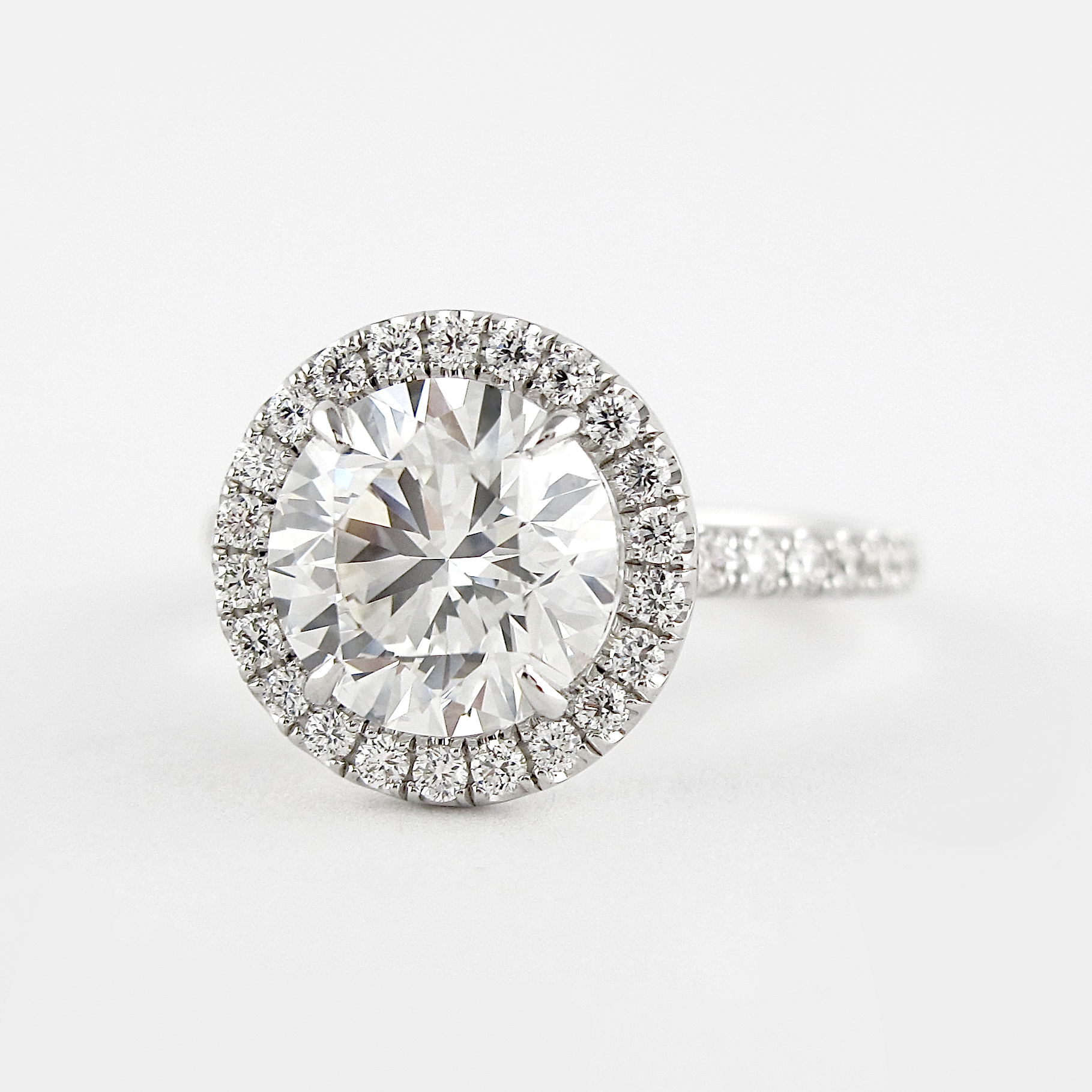 1.0 CT Round Shaped Moissanite Halo Engagement Ring - crownmoissanite