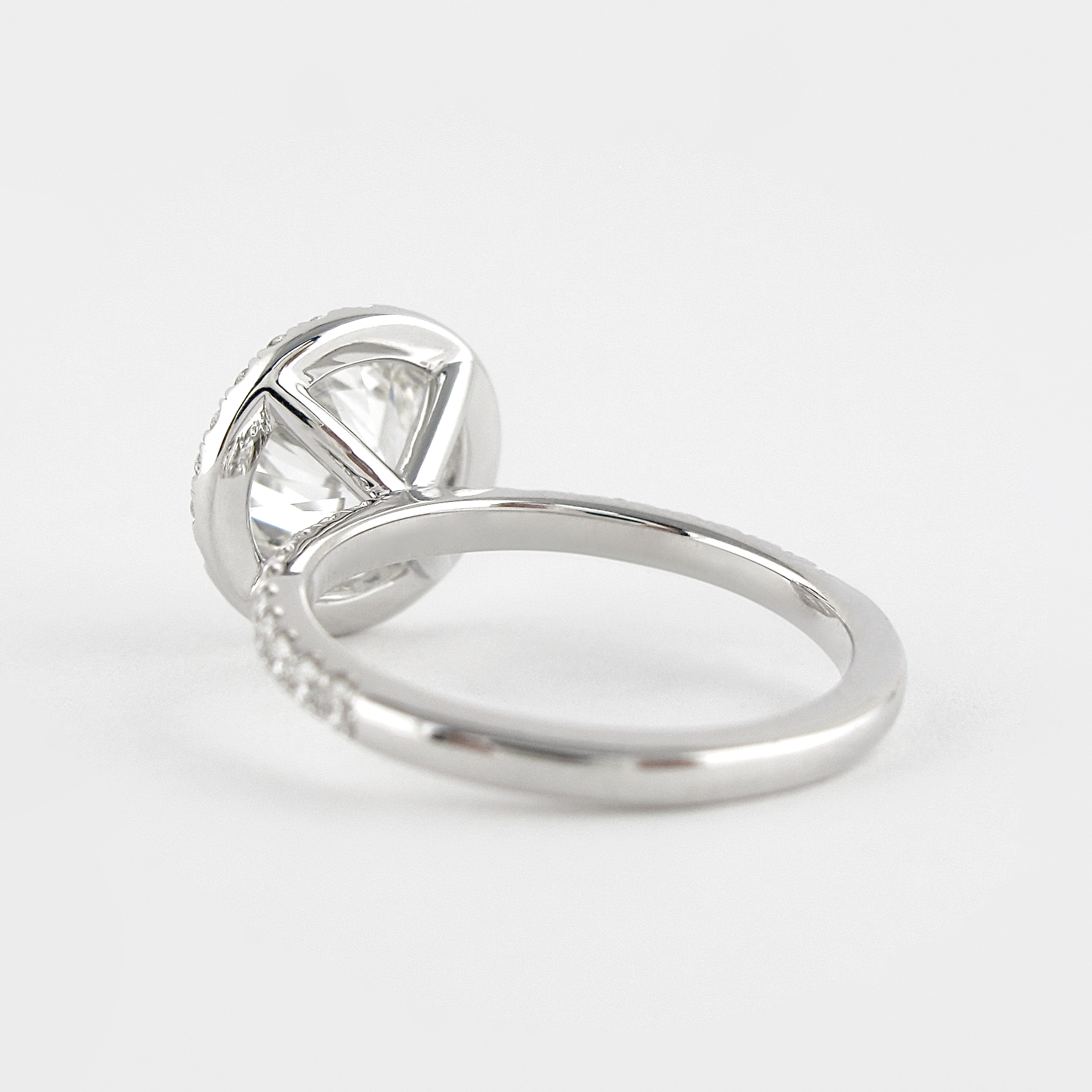 1.0 CT Round Shaped Moissanite Halo Engagement Ring - crownmoissanite