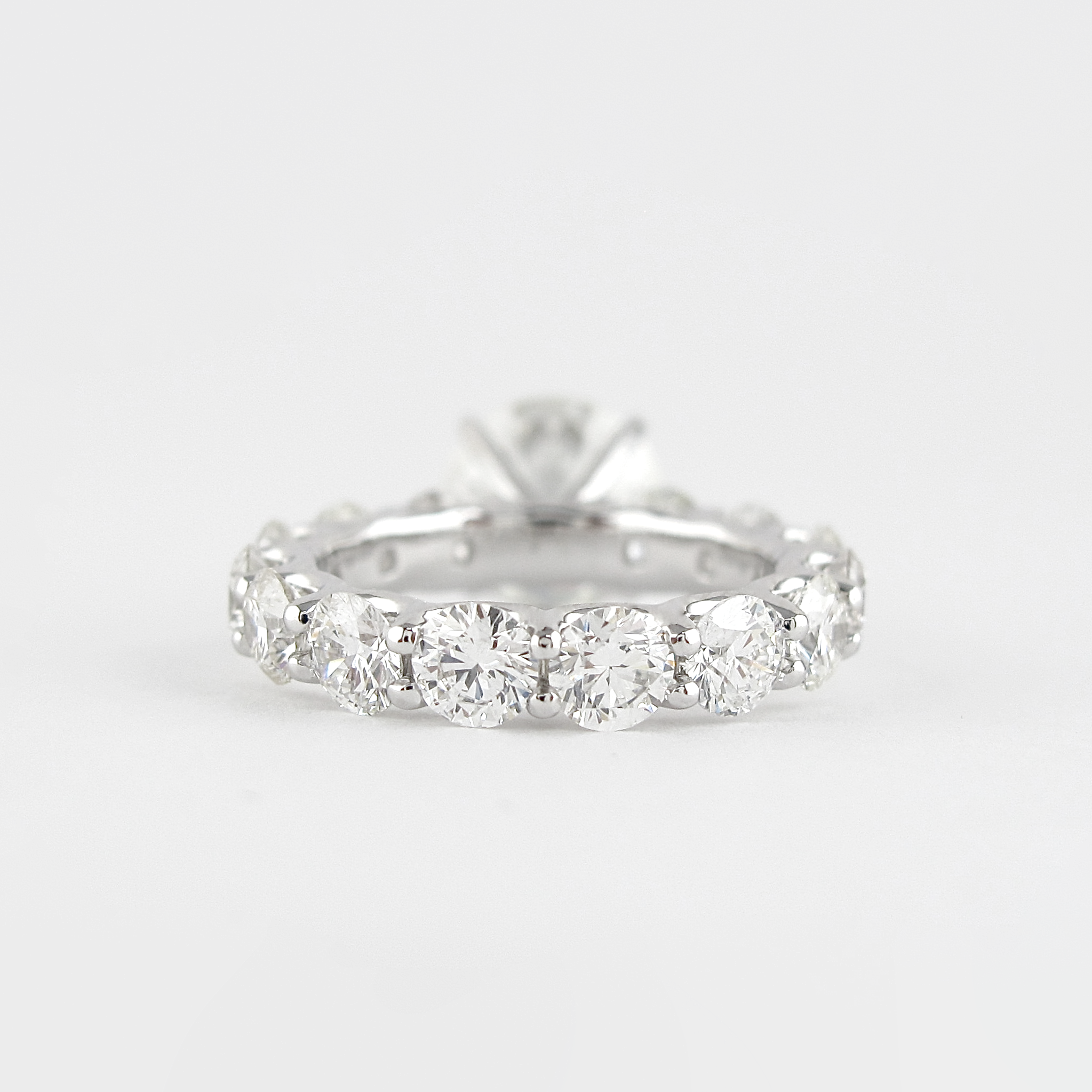 1.4 CT Round Shaped Moissanite Solitaire Engagement Ring - crownmoissanite