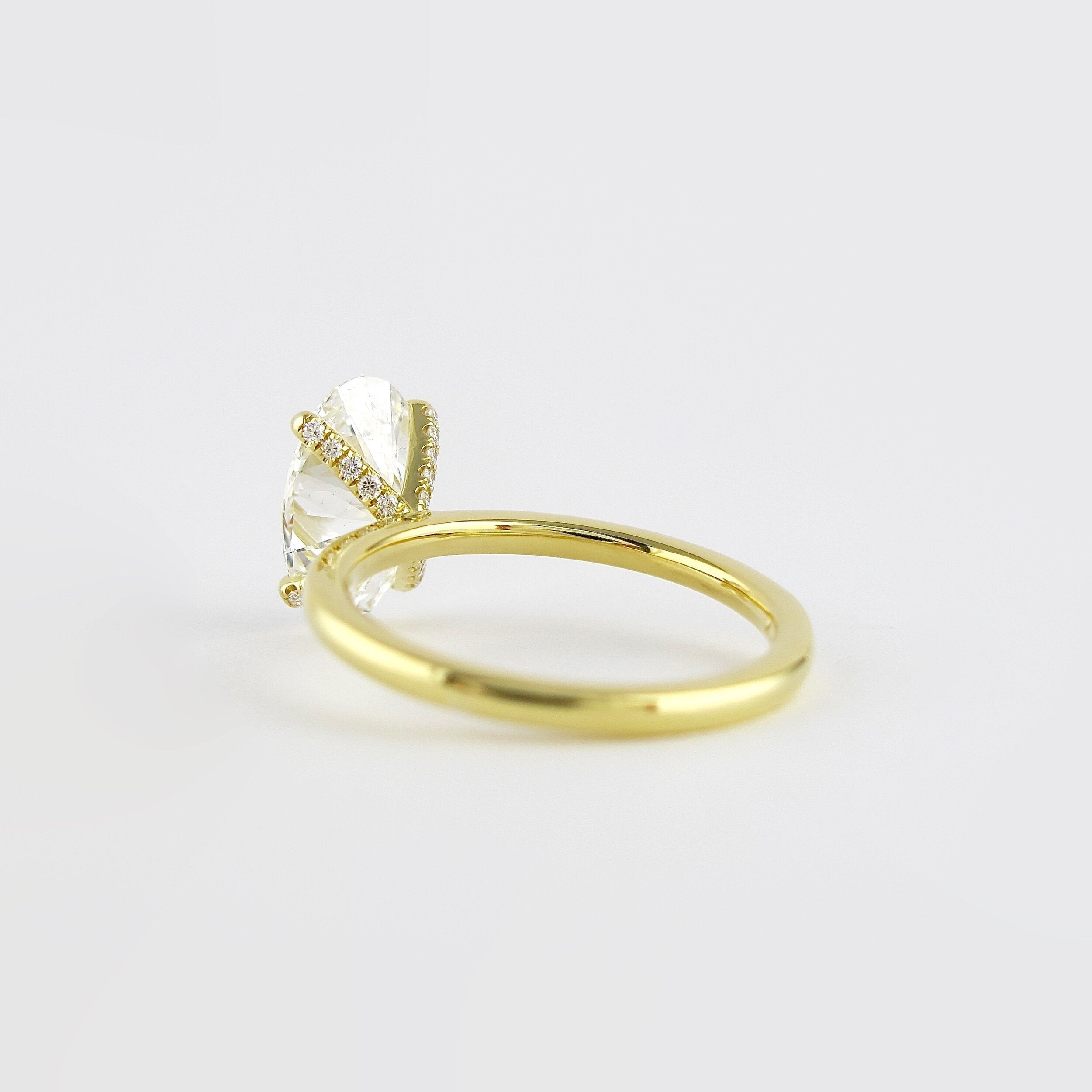 1.33 CT Oval Shaped Moissanite Solitaire Engagement Ring - crownmoissanite