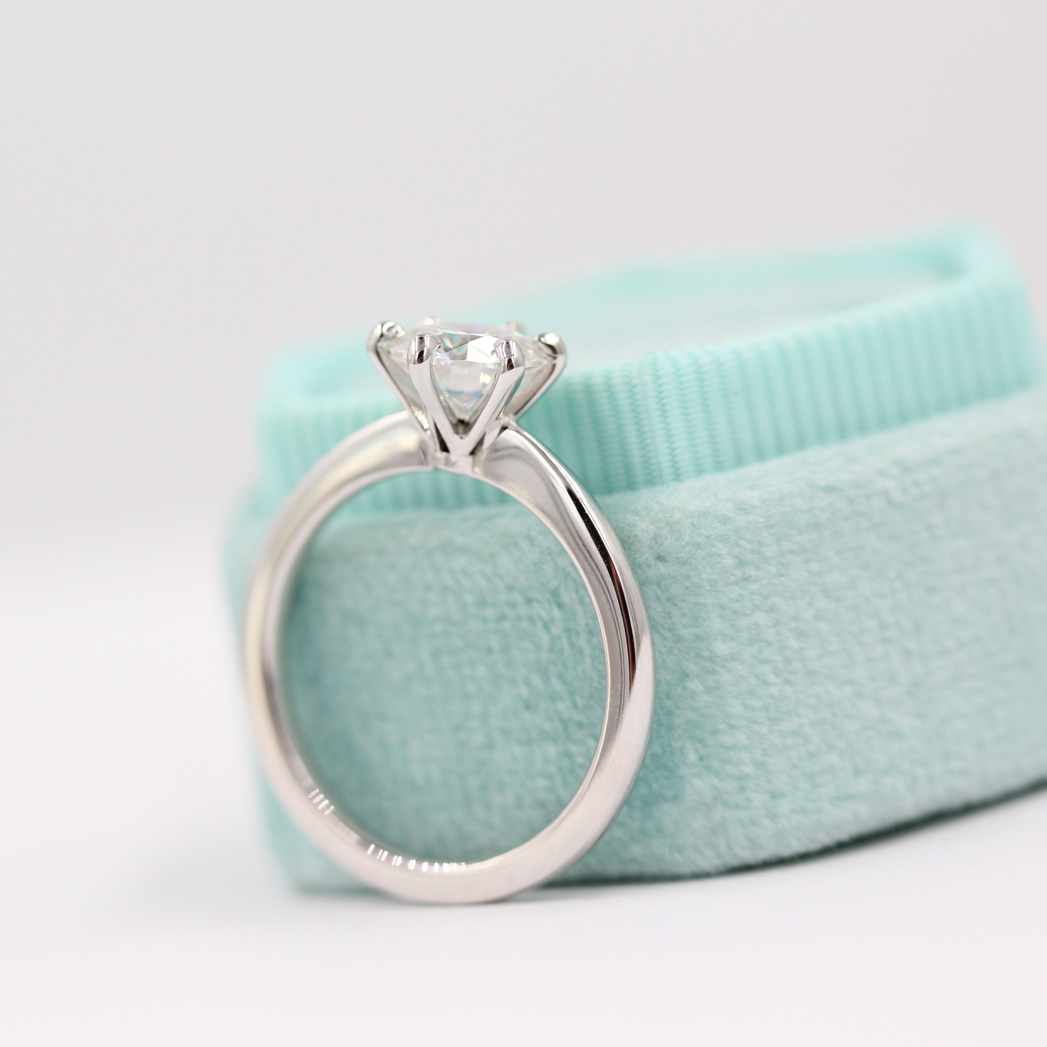 1.0 CT Round Shaped Moissanite Solitaire Engagement Ring - crownmoissanite