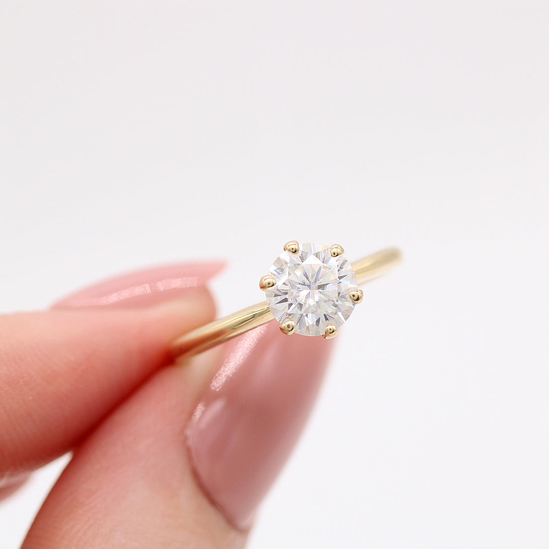 1.0 CT Round Shaped Moissanite Solitaire Engagement Ring - crownmoissanite