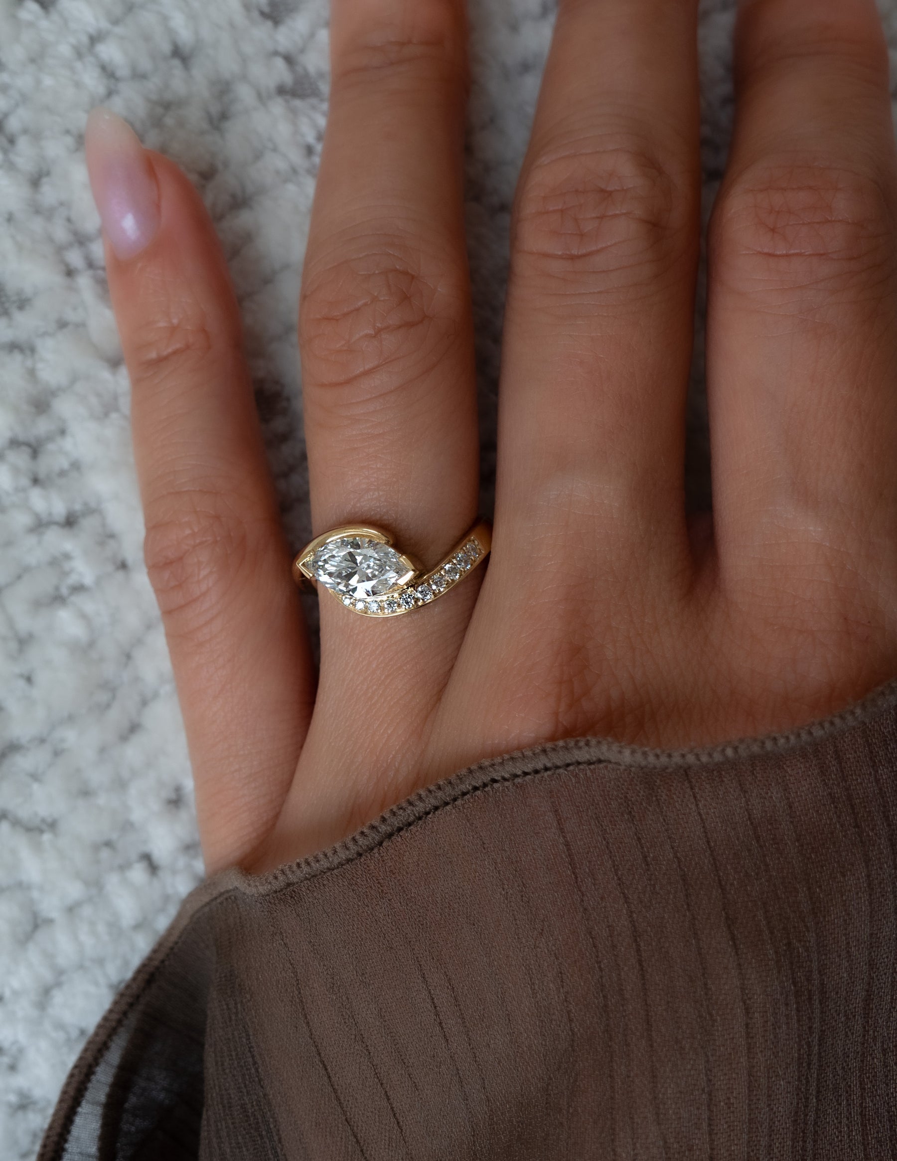 1.0 - 2.0 CT Marquise Cut Moissanite Pavé Unique Setting Engagement Ring