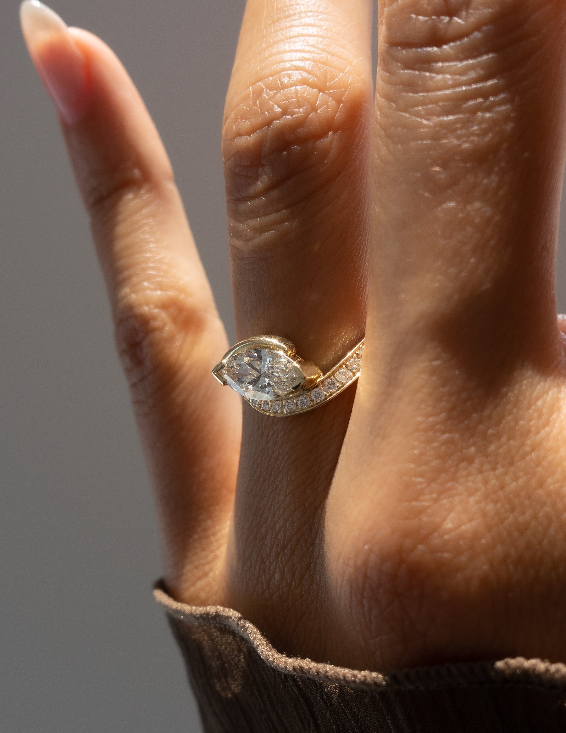 1.0 - 2.0 CT Marquise Cut Moissanite Pavé Unique Setting Engagement Ring