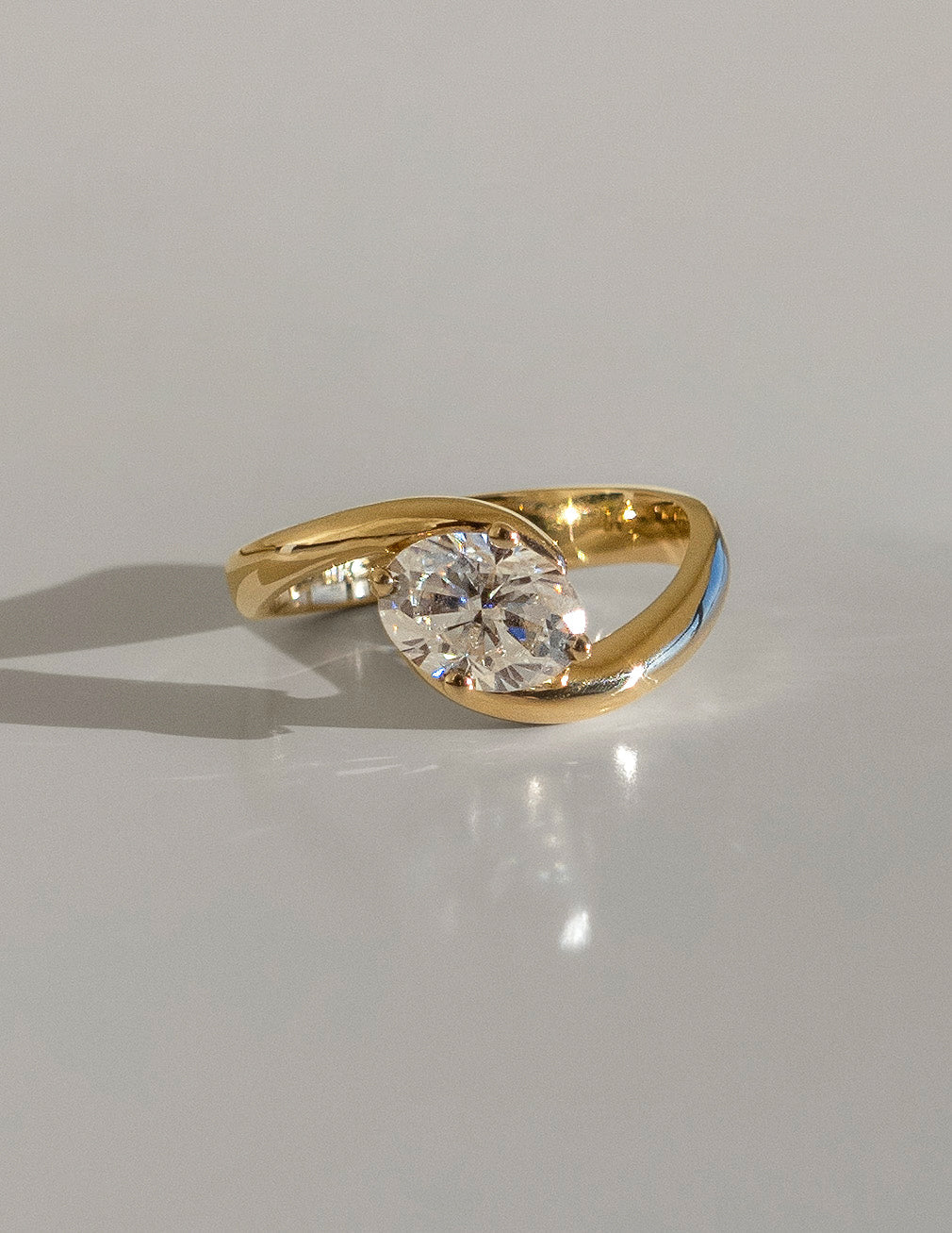 1.0 -1.50 CT Oval Cut Moissanite Solitaire Engagement Ring