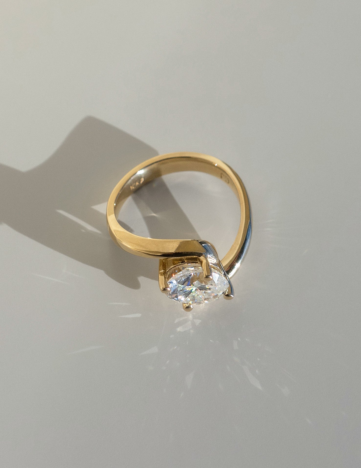 1.0 -1.50 CT Oval Cut Moissanite Solitaire Engagement Ring