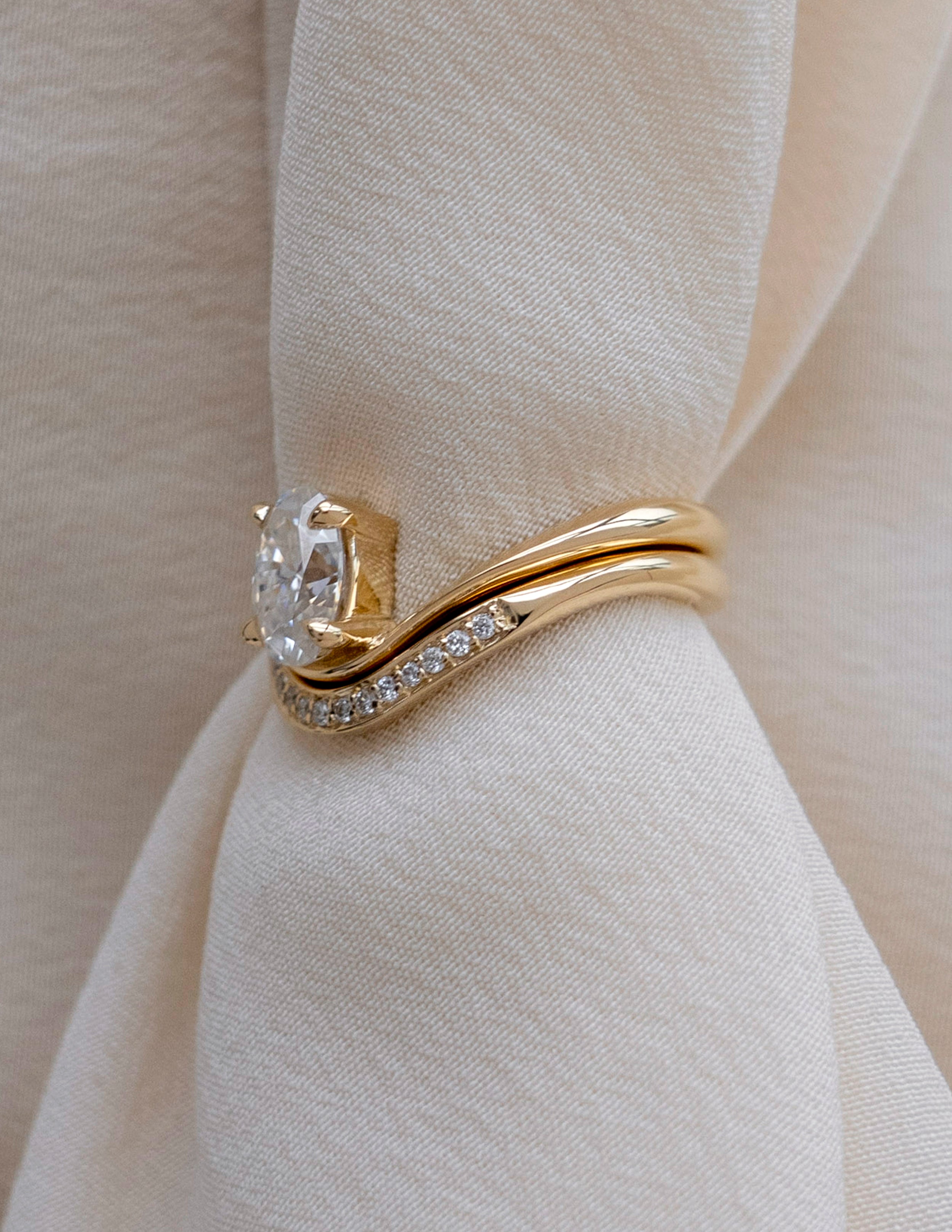 1.0 -2.0 CT Oval Cut Moissanite Solitaire Engagement Ring