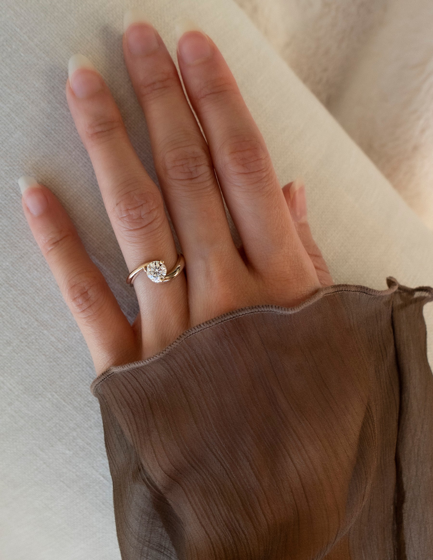 1.0 -1.50 CT Round Cut Moissanite Solitaire Engagement Ring