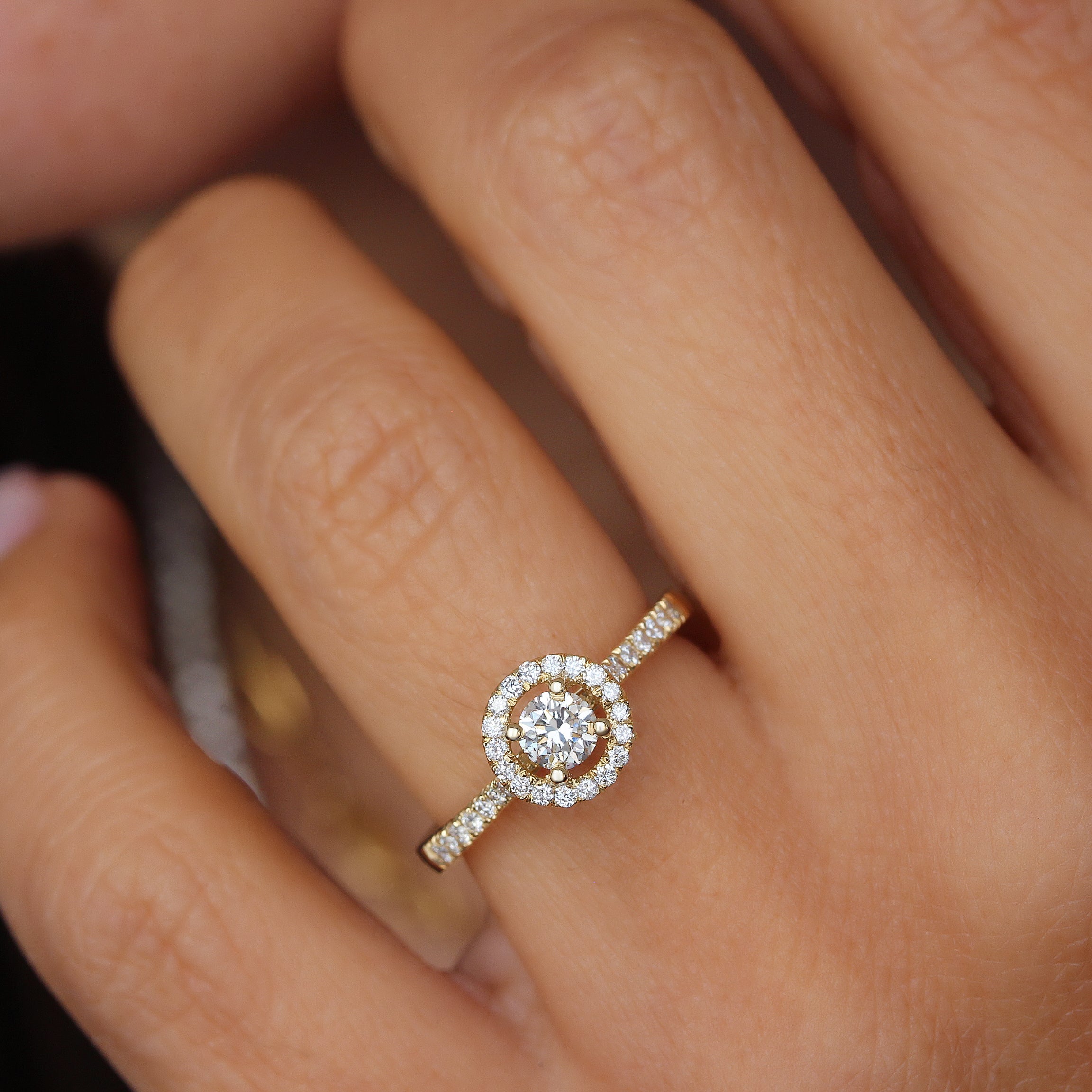 2.0 CT Round Moissanite Halo Engagement Ring