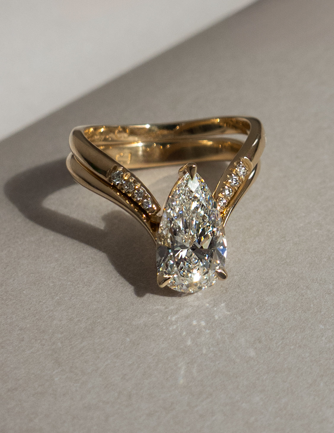 1.0 - 2.5 CT Pear Shaped Moissanite Solitaire Style Bridal Set